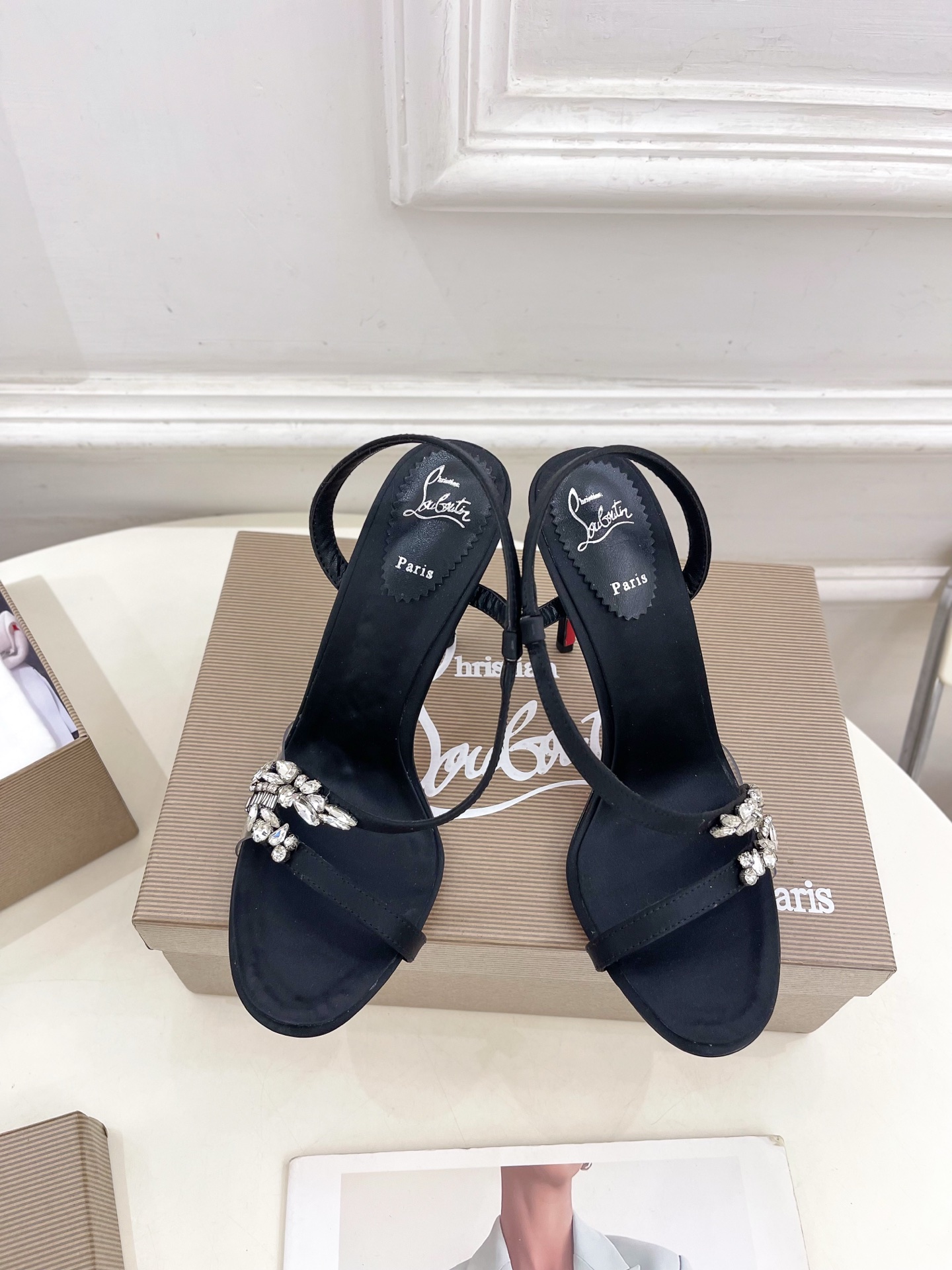 
Christian Louboutin路铂廷CL 红底鞋 25ss最新JUST JEWEL真丝水晶钻高