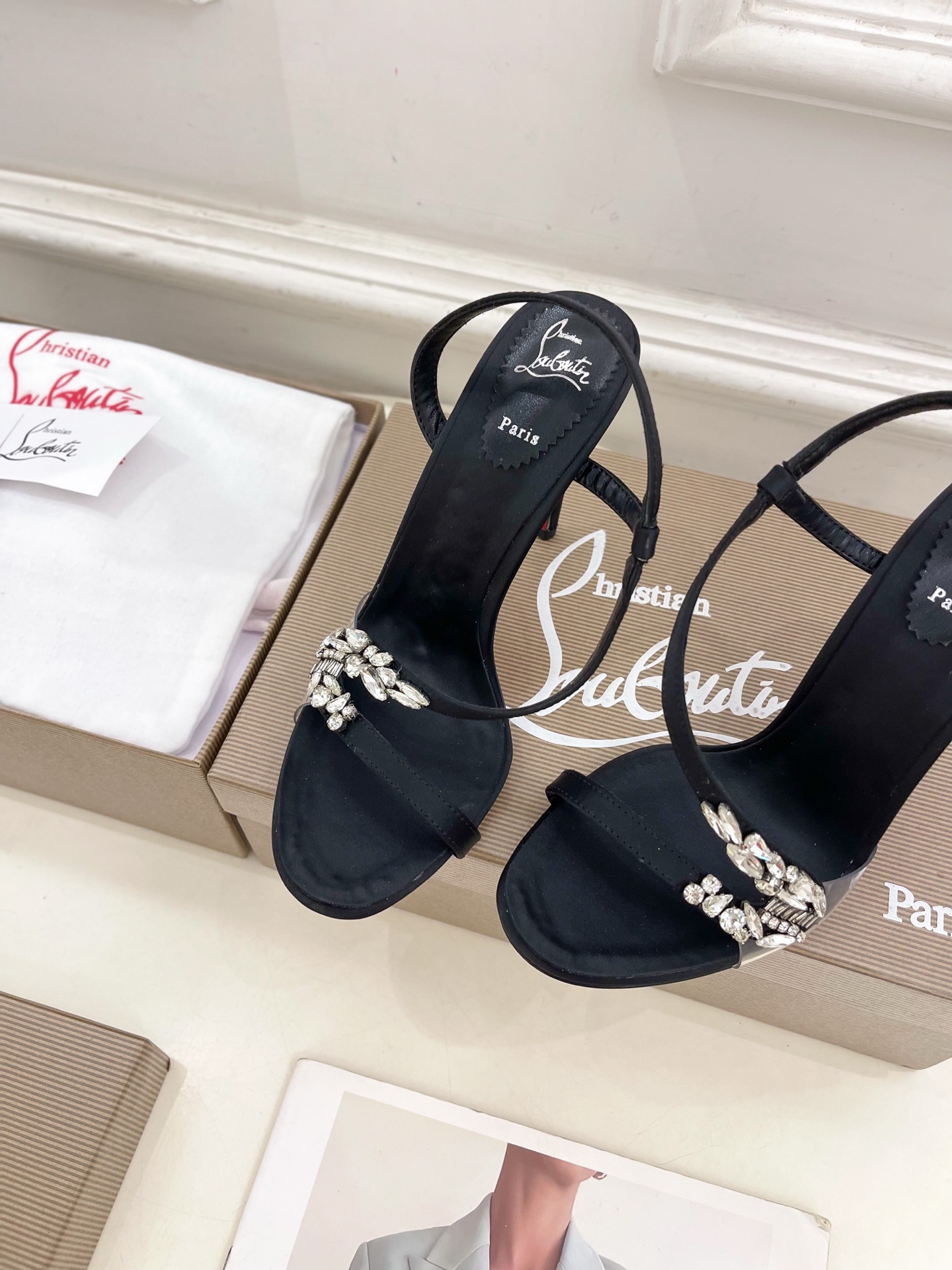 
Christian Louboutin路铂廷CL 红底鞋 25ss最新JUST JEWEL真丝水晶钻高