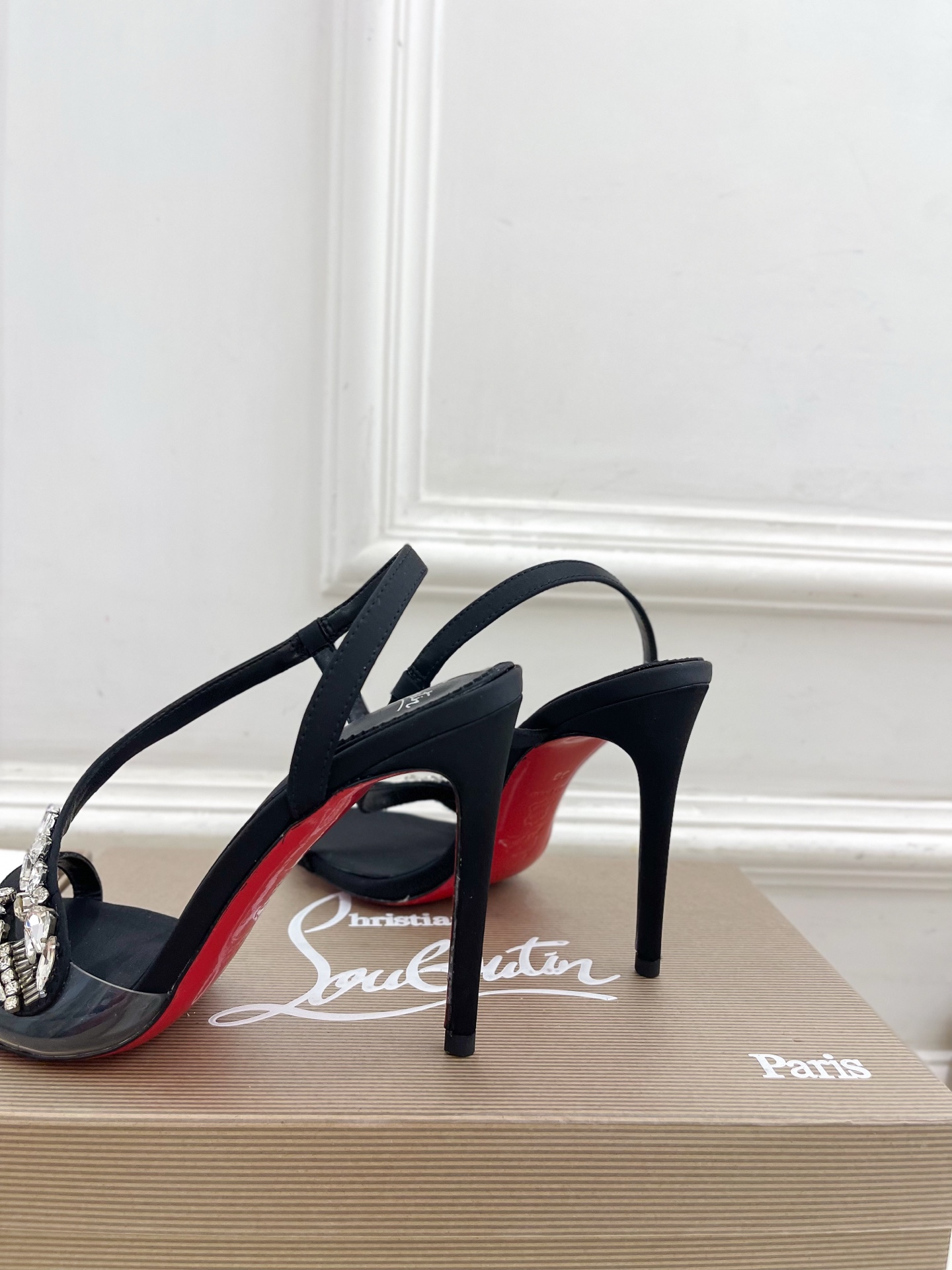 
Christian Louboutin路铂廷CL 红底鞋 25ss最新JUST JEWEL真丝水晶钻高