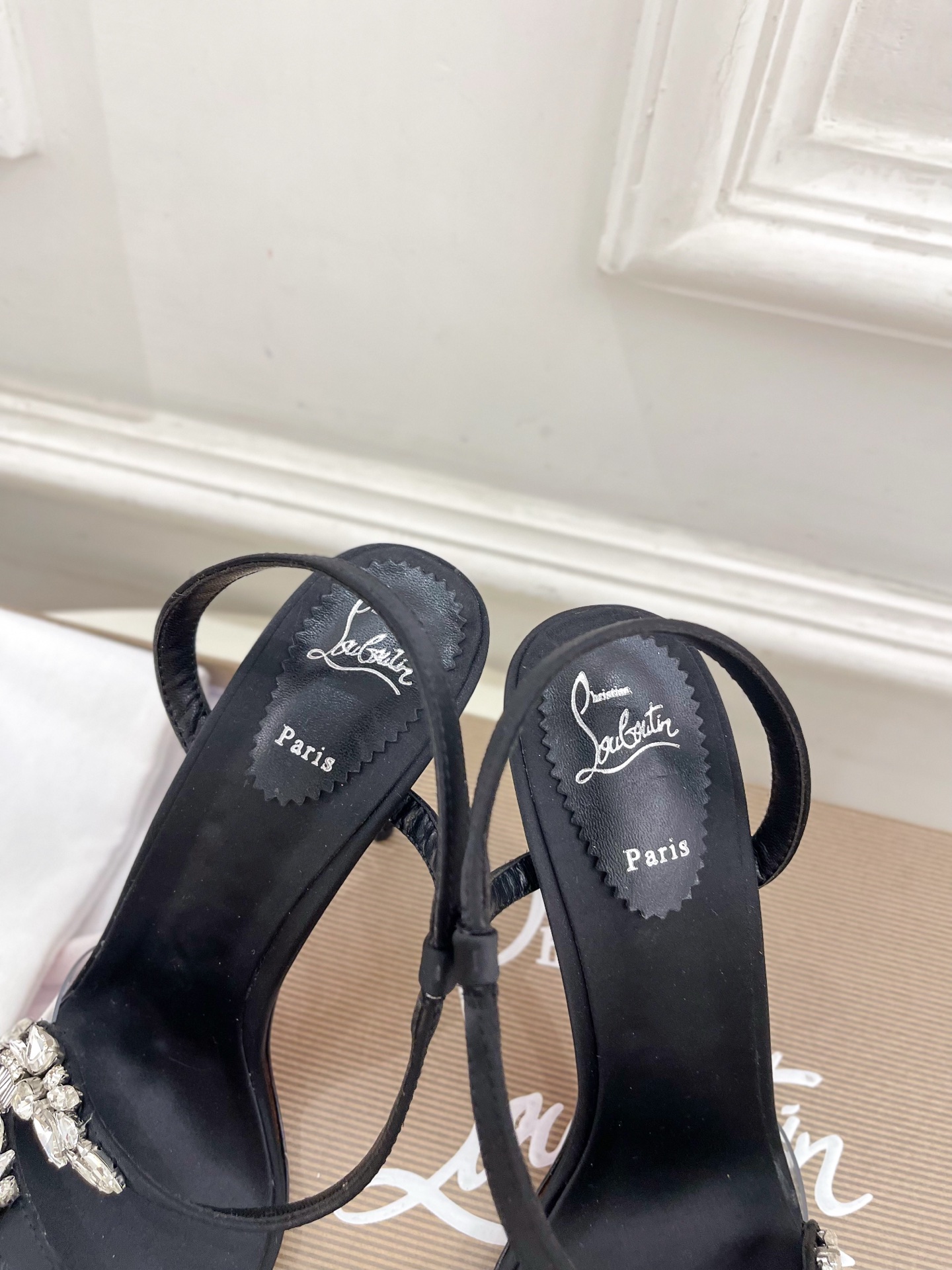 
Christian Louboutin路铂廷CL 红底鞋 25ss最新JUST JEWEL真丝水晶钻高