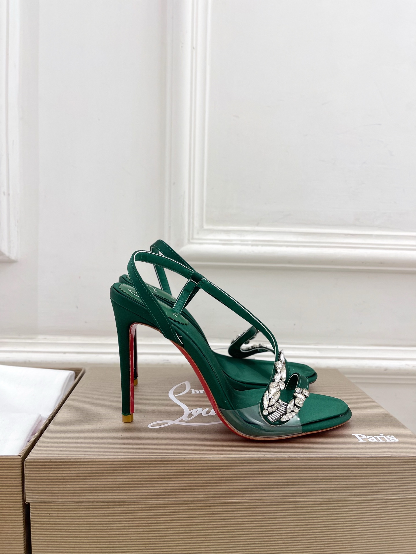 
Christian Louboutin路铂廷CL 红底鞋 25ss最新JUST JEWEL真丝水晶钻高
