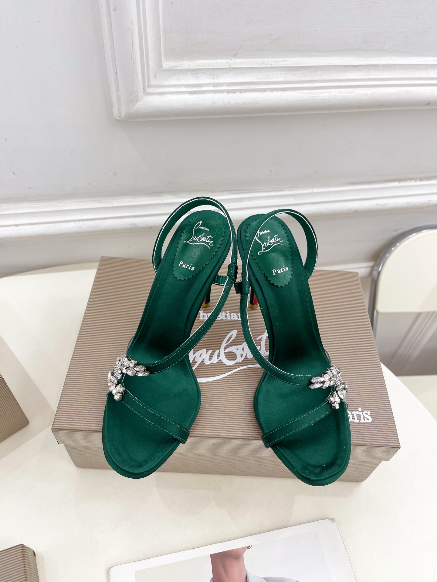 
Christian Louboutin路铂廷CL 红底鞋 25ss最新JUST JEWEL真丝水晶钻高