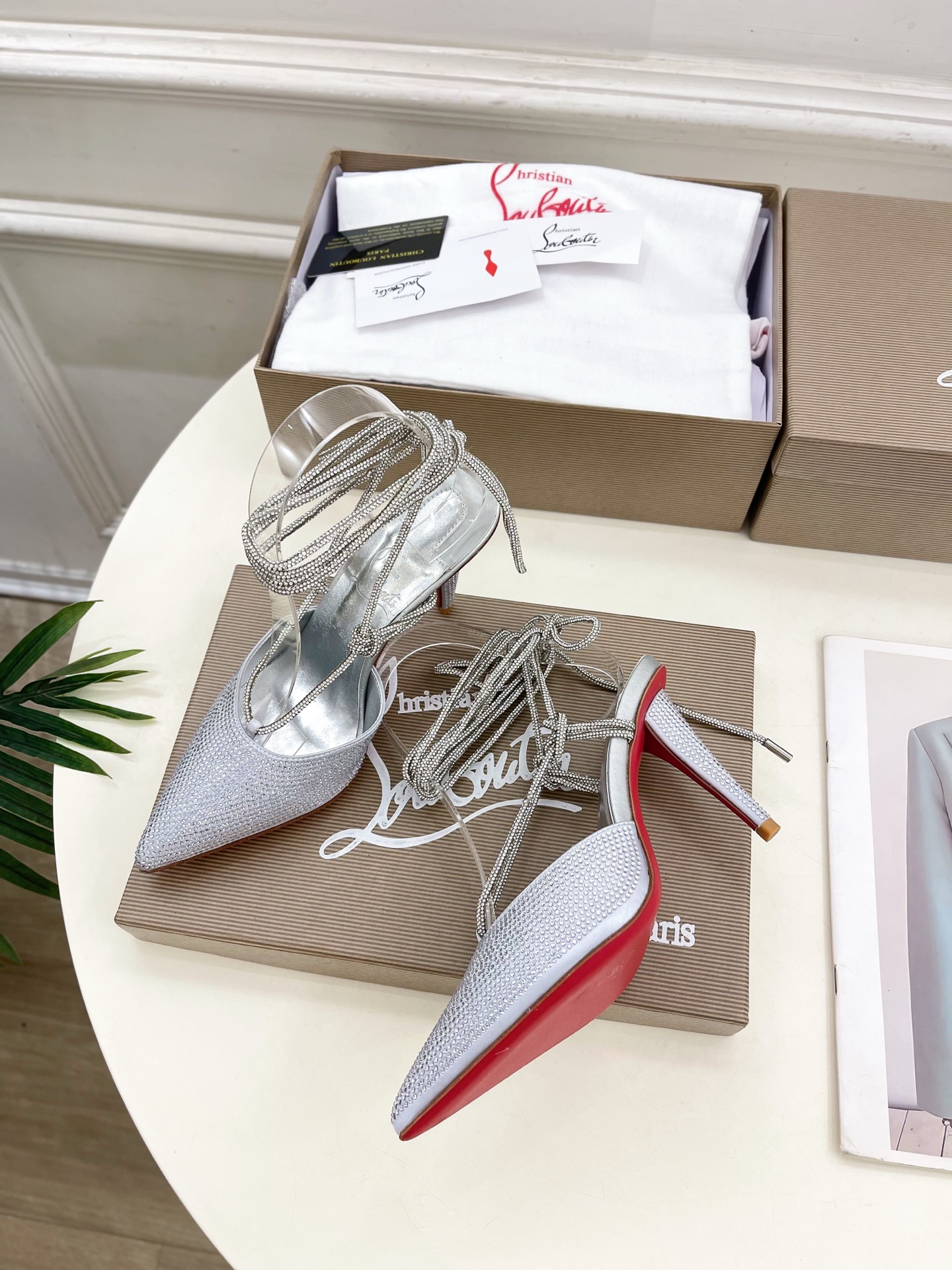
Christian Louboutin路铂廷CL 红底鞋 25ss最新JUST JEWEL水晶钻高跟凉