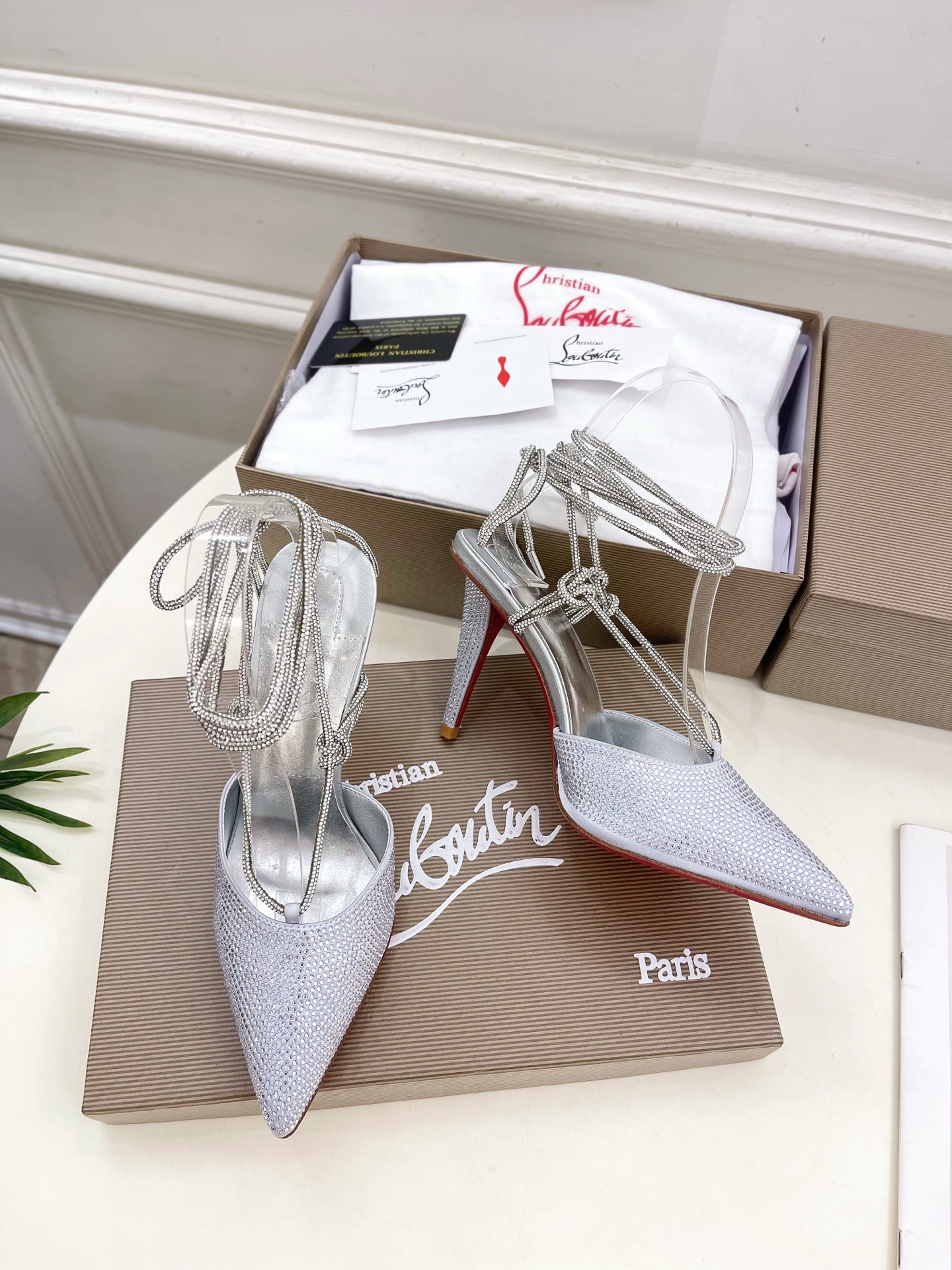 
Christian Louboutin路铂廷CL 红底鞋 25ss最新JUST JEWEL水晶钻高跟凉