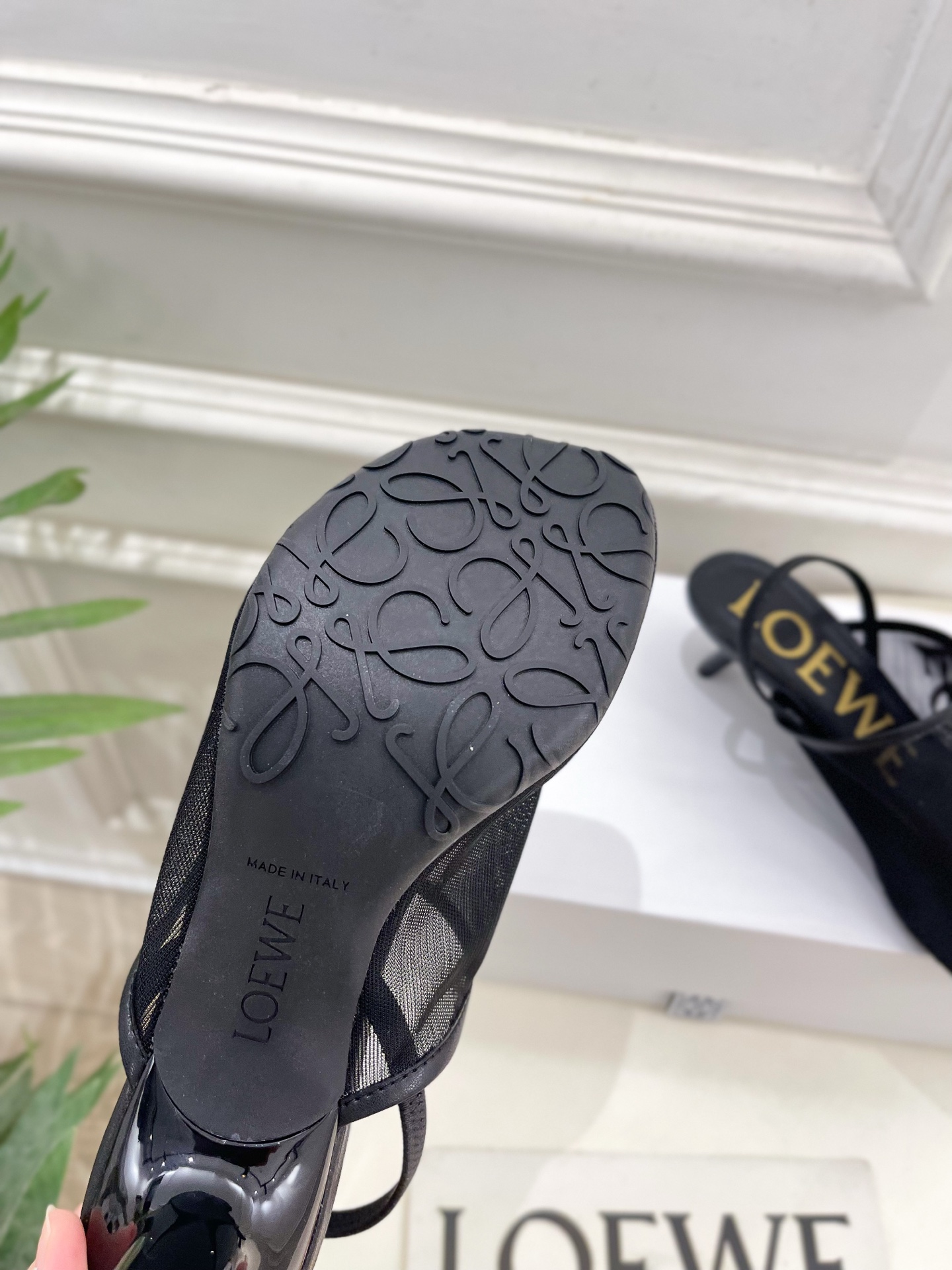 LOEWE 罗意威 2025春夏新品  冰丝网小猫跟半拖鞋
—————————
LOEWE作为这两年最受