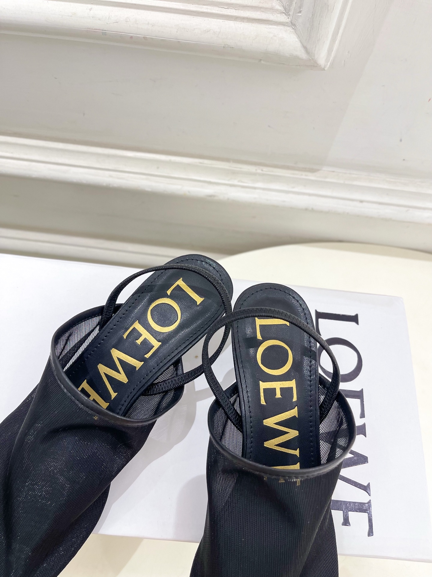 LOEWE 罗意威 2025春夏新品  冰丝网小猫跟半拖鞋
—————————
LOEWE作为这两年最受
