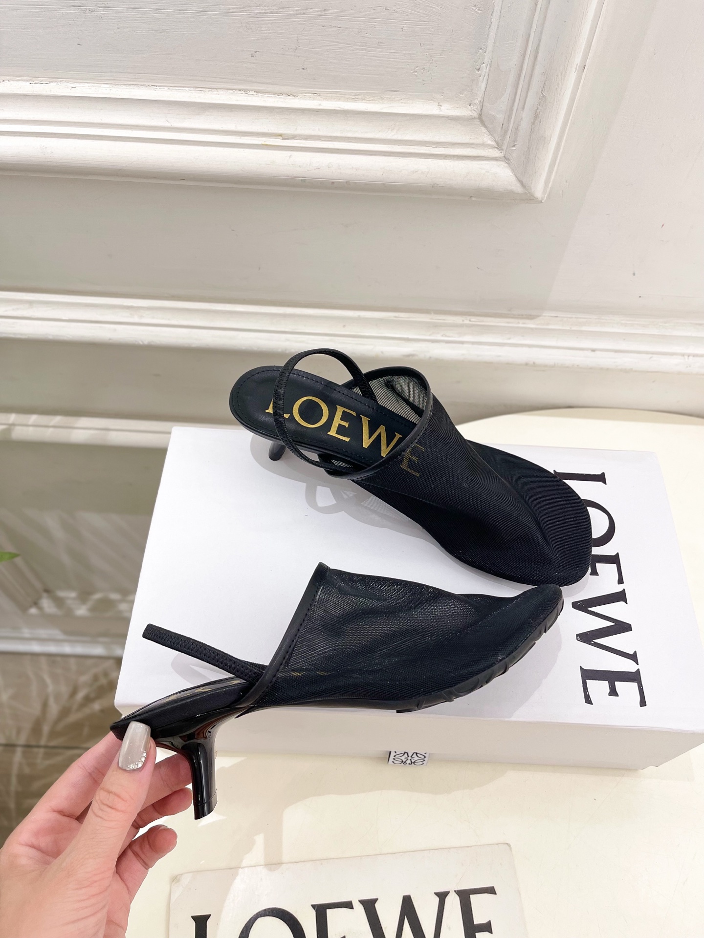 LOEWE 罗意威 2025春夏新品  冰丝网小猫跟半拖鞋
—————————
LOEWE作为这两年最受