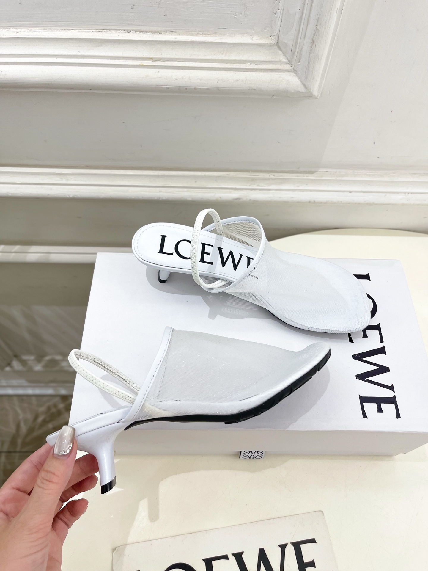 LOEWE 罗意威 2025春夏新品  冰丝网小猫跟半拖鞋
—————————
LOEWE作为这两年最受
