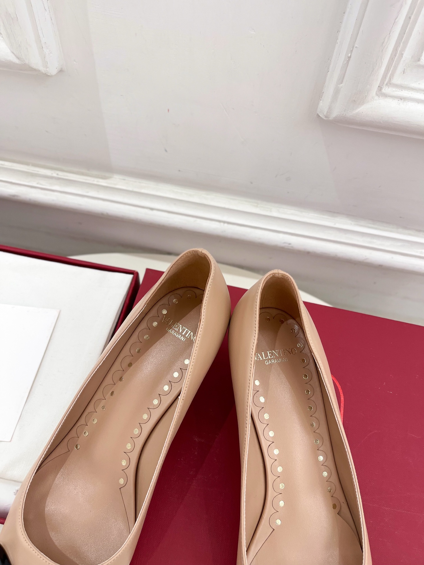Valentino 华伦天奴 2025ss早春新品  V扣尖头蝴蝶结拼色高跟鞋上新☑️
————————