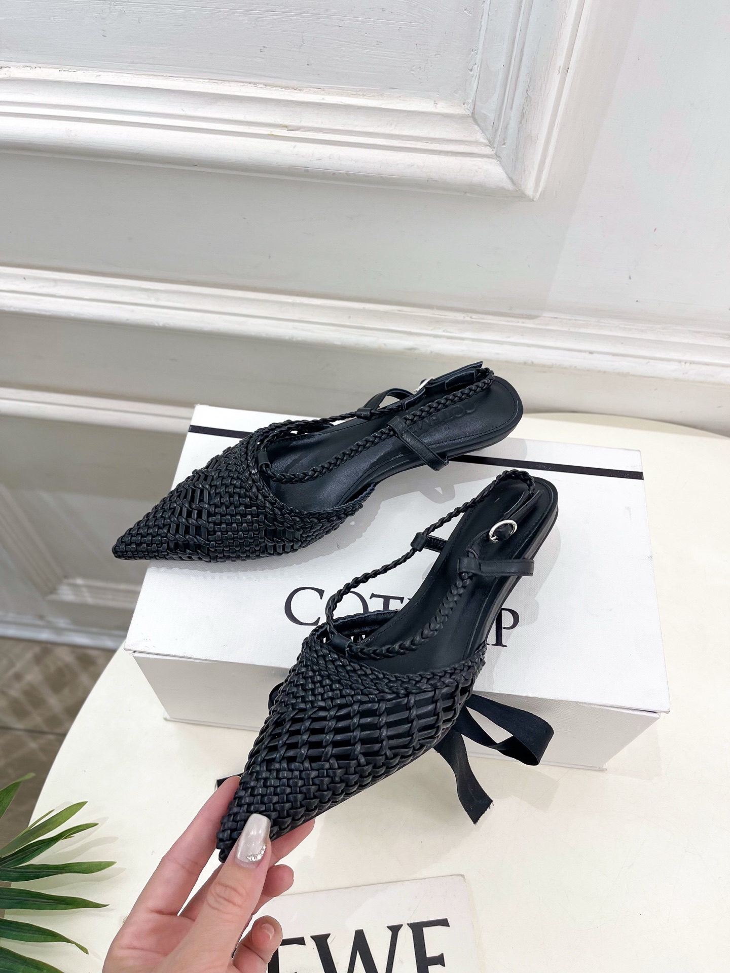 Cotemp 春夏新品 Tarelka Knit尖头手工编织小猫跟凉鞋
—————————
作为这两年最
