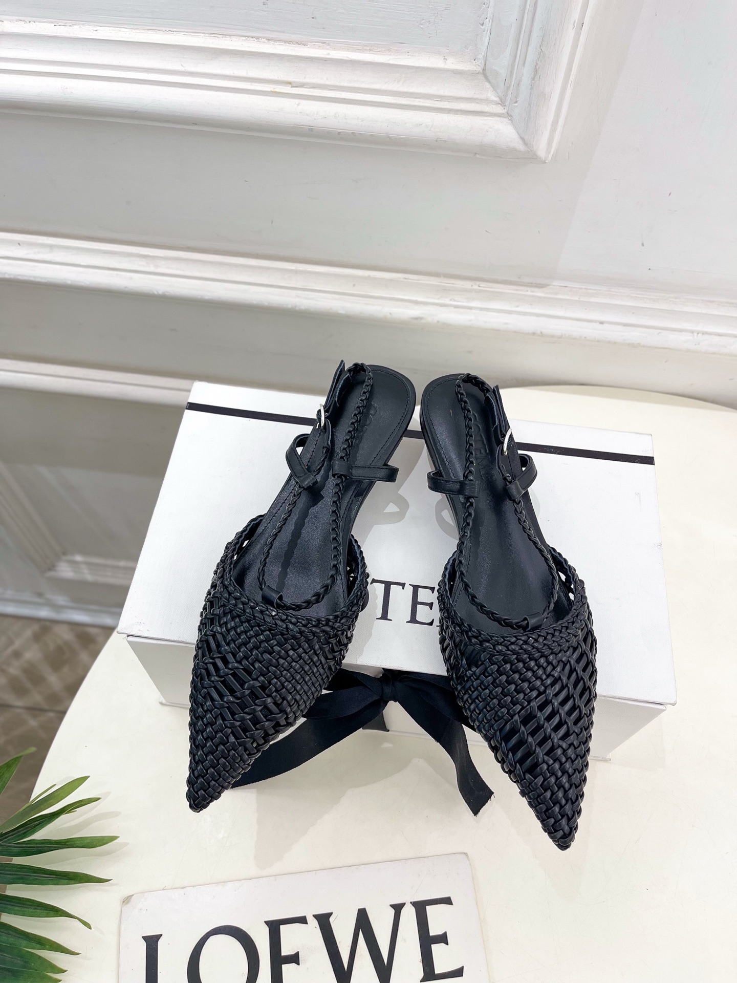 Cotemp 春夏新品 Tarelka Knit尖头手工编织小猫跟凉鞋
—————————
作为这两年最
