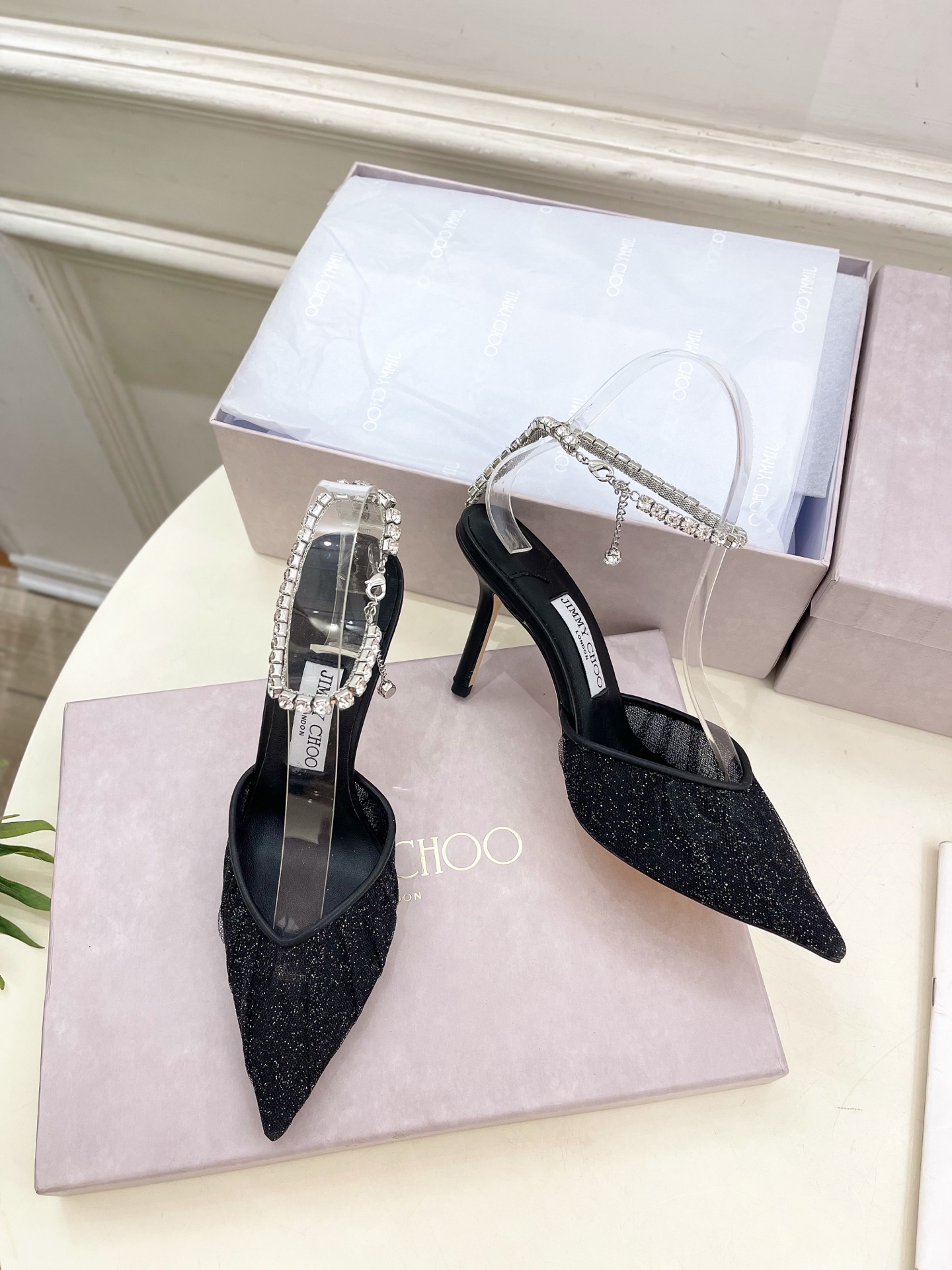 JimmyChoo✨吉米周 25ss ———
    
2025春夏新品 专柜最新JC网面水钻链条尖头高