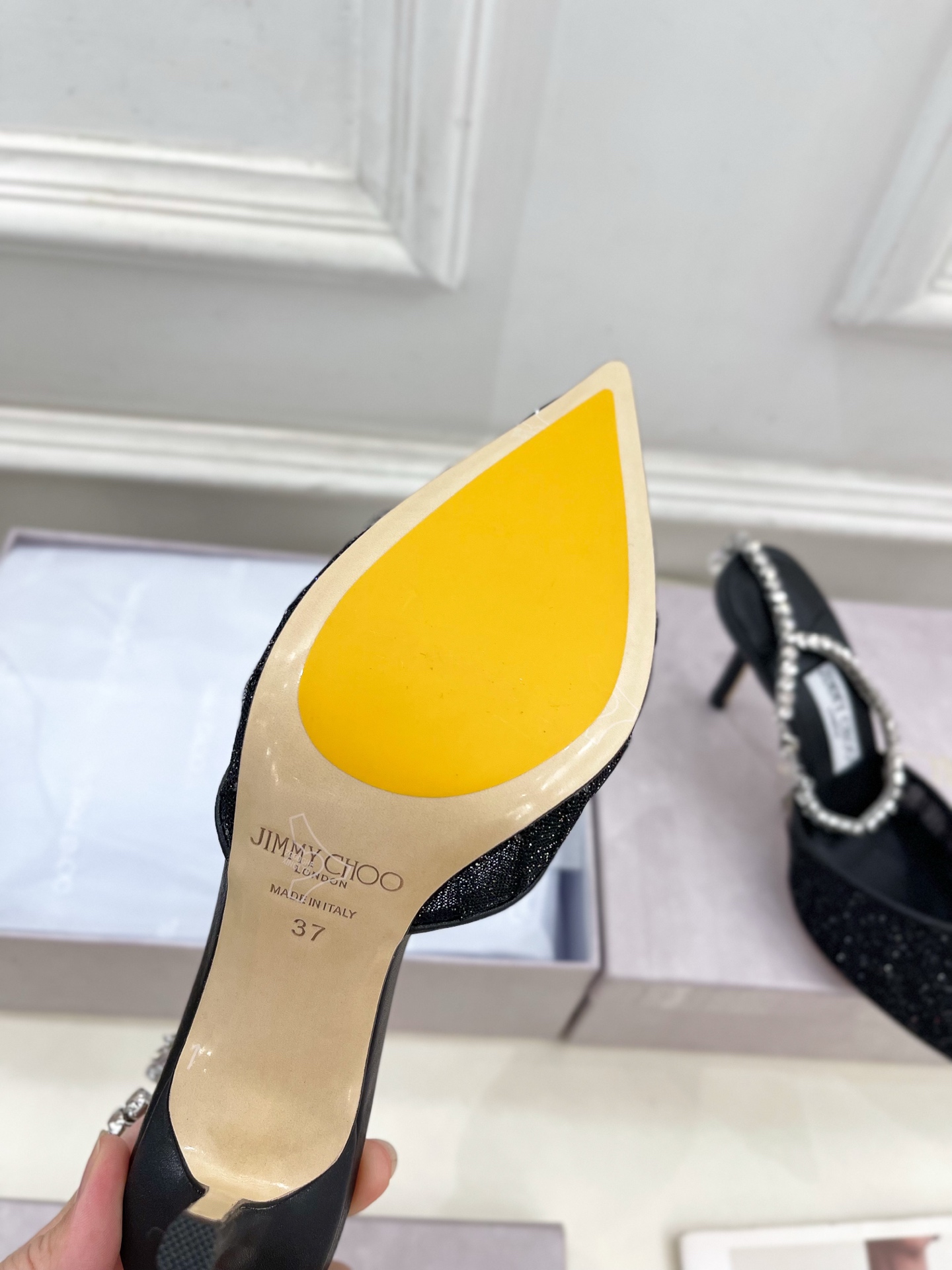 JimmyChoo✨吉米周 25ss ———
    
2025春夏新品 专柜最新JC网面水钻链条尖头高