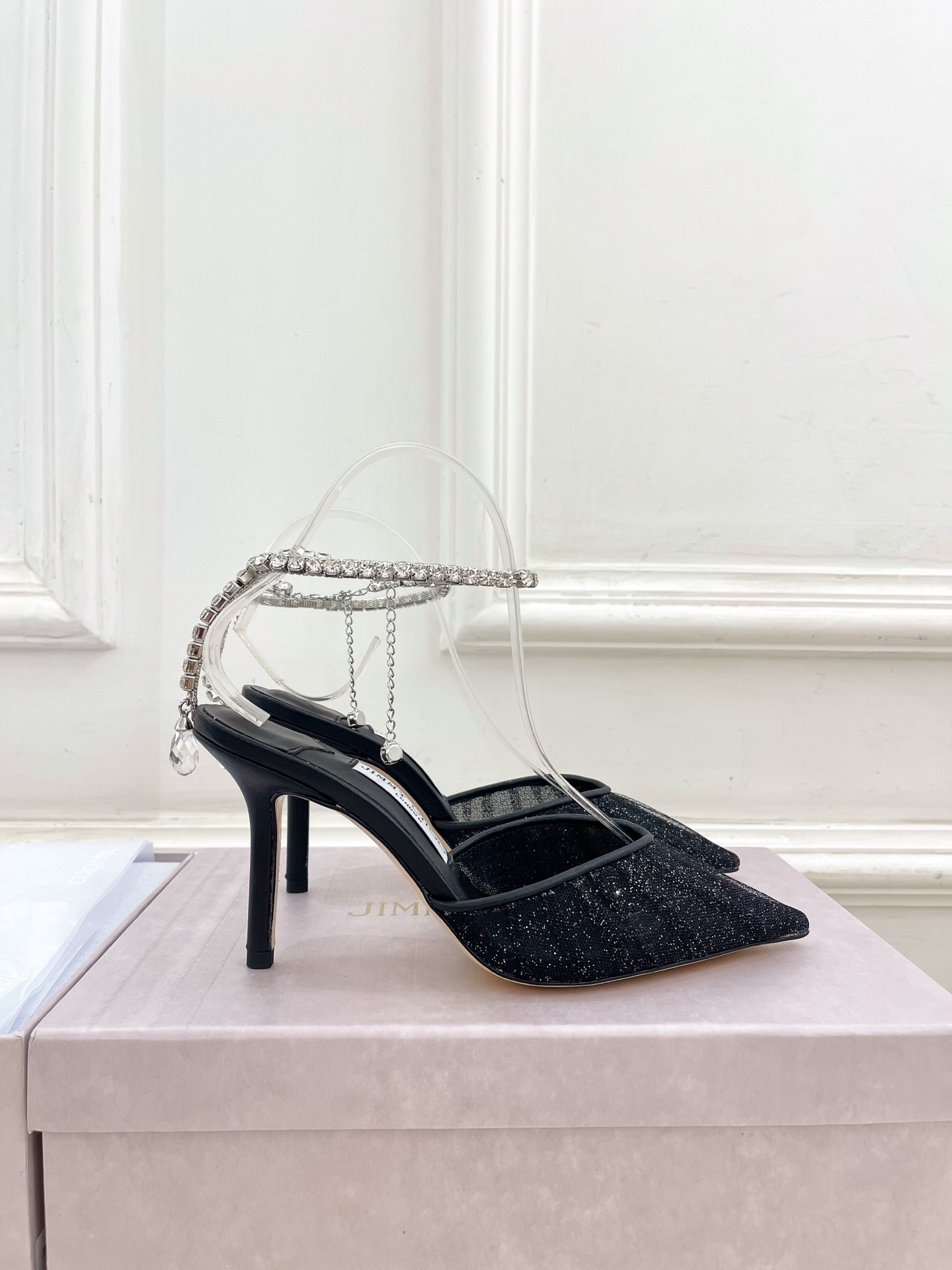 JimmyChoo✨吉米周 25ss ———
    
2025春夏新品 专柜最新JC网面水钻链条尖头高
