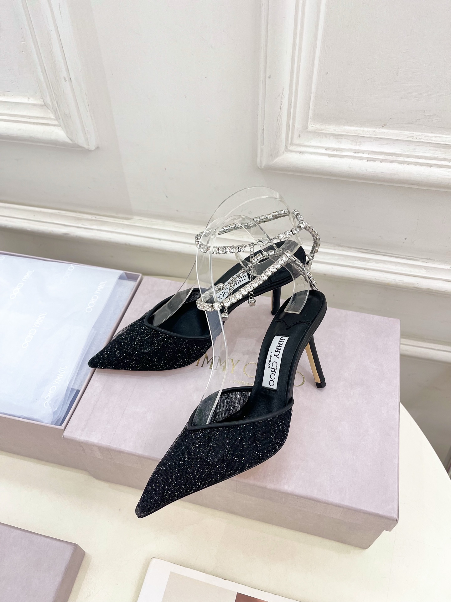 JimmyChoo✨吉米周 25ss ———
    
2025春夏新品 专柜最新JC网面水钻链条尖头高