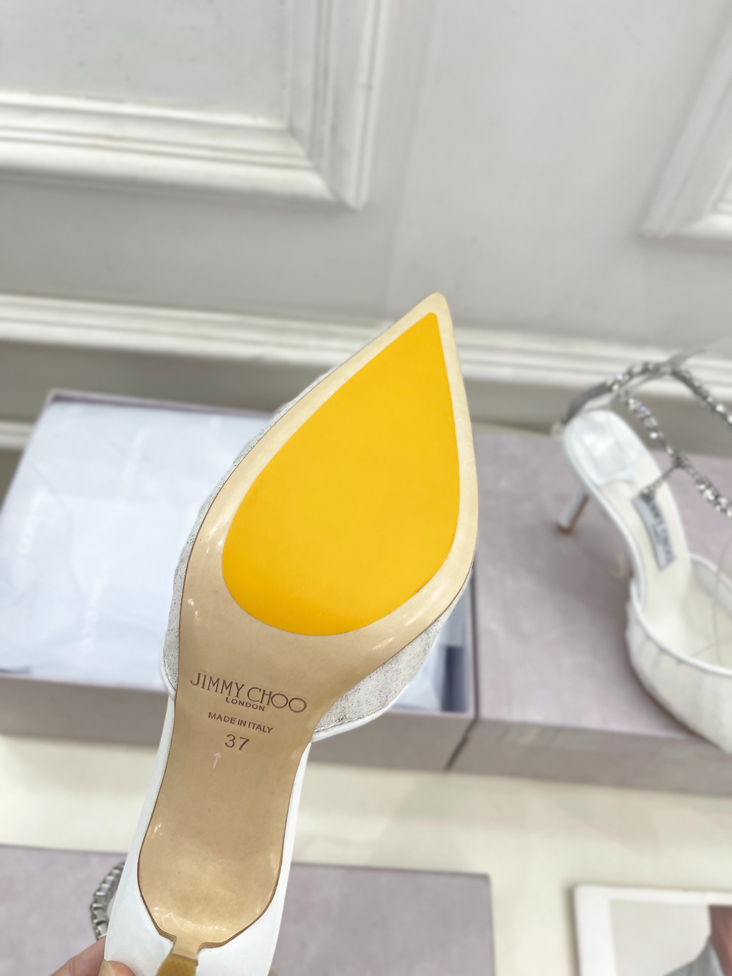 JimmyChoo✨吉米周 25ss ———
    
2025春夏新品 专柜最新JC网面水钻链条尖头高