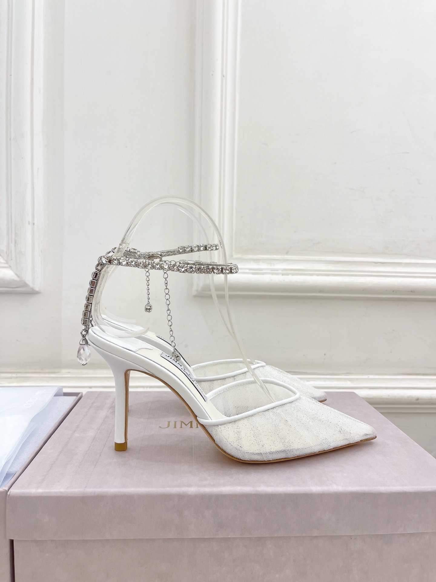 JimmyChoo✨吉米周 25ss ———
    
2025春夏新品 专柜最新JC网面水钻链条尖头高