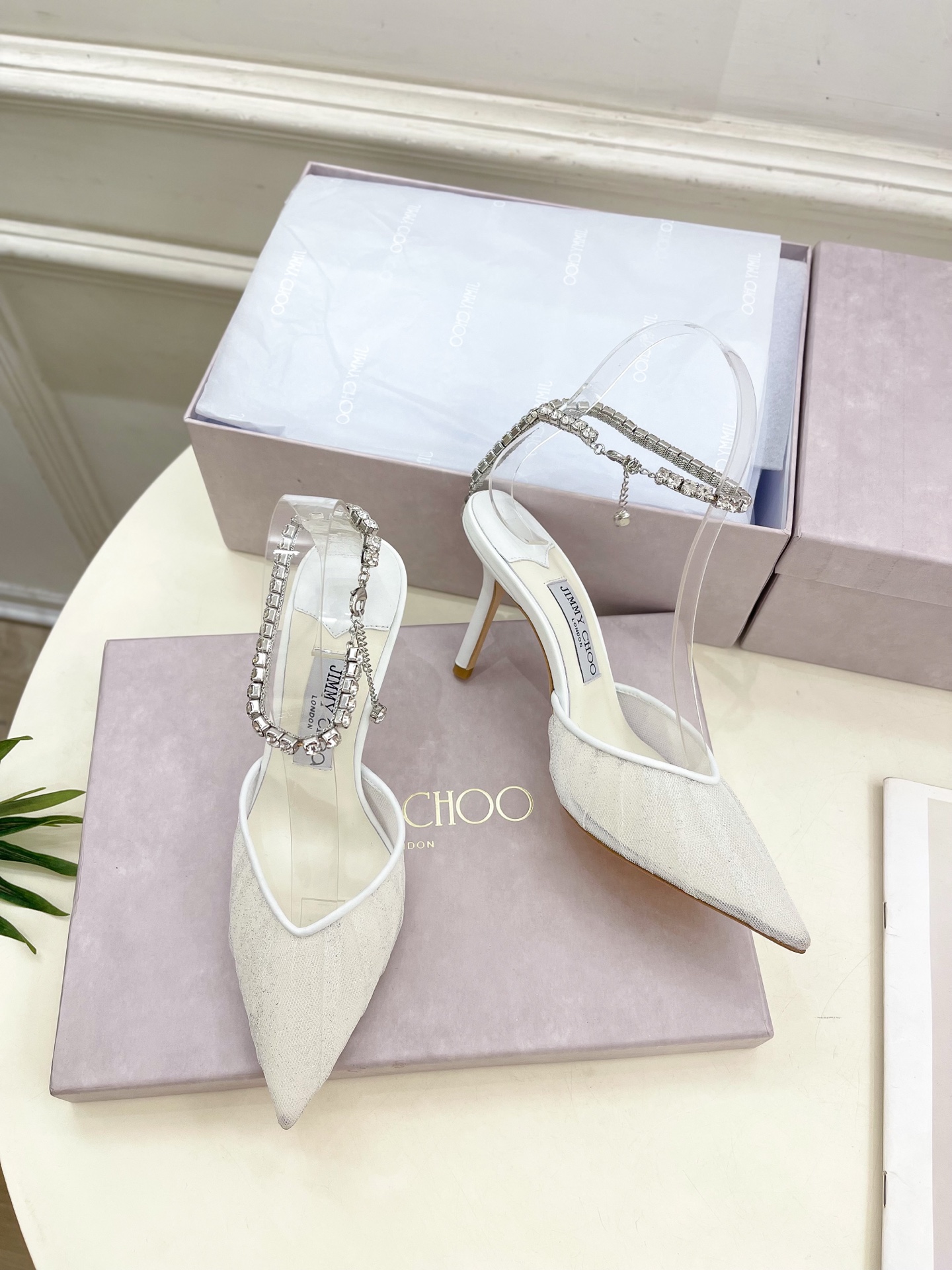JimmyChoo✨吉米周 25ss ———
    
2025春夏新品 专柜最新JC网面水钻链条尖头高
