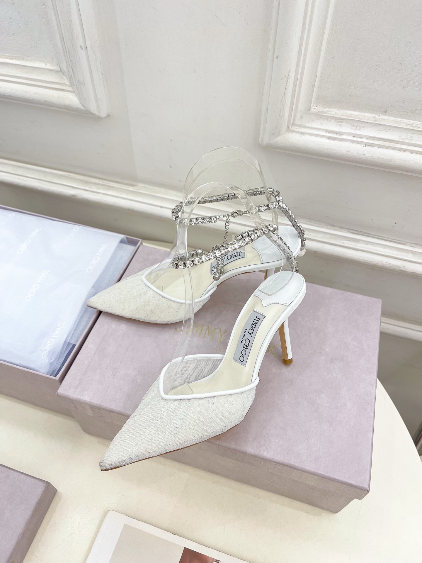 JimmyChoo✨吉米周 25ss ———
    
2025春夏新品 专柜最新JC网面水钻链条尖头高
