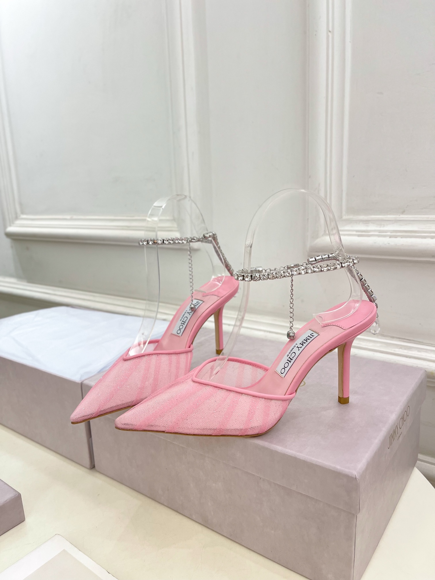 JimmyChoo✨吉米周 25ss ———
    
2025春夏新品 专柜最新JC网面水钻链条尖头高