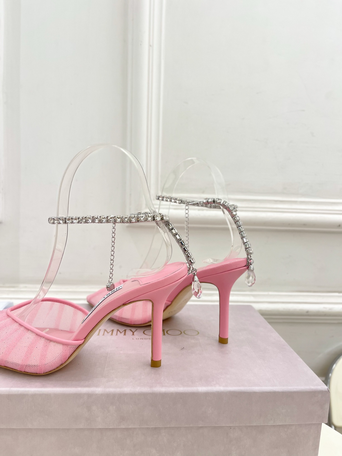 JimmyChoo✨吉米周 25ss ———
    
2025春夏新品 专柜最新JC网面水钻链条尖头高