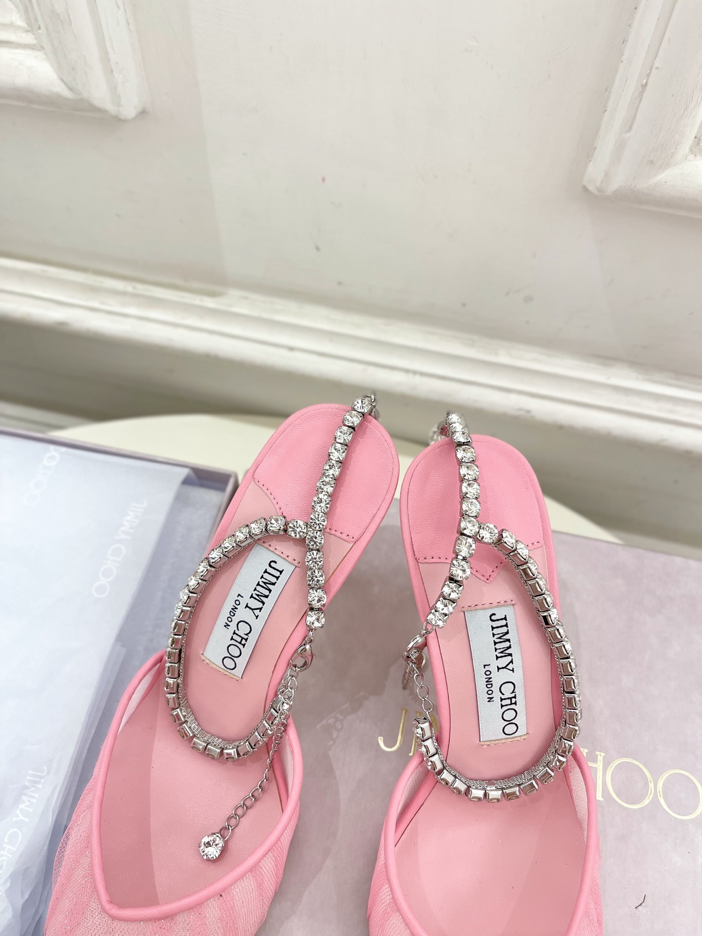 JimmyChoo✨吉米周 25ss ———
    
2025春夏新品 专柜最新JC网面水钻链条尖头高
