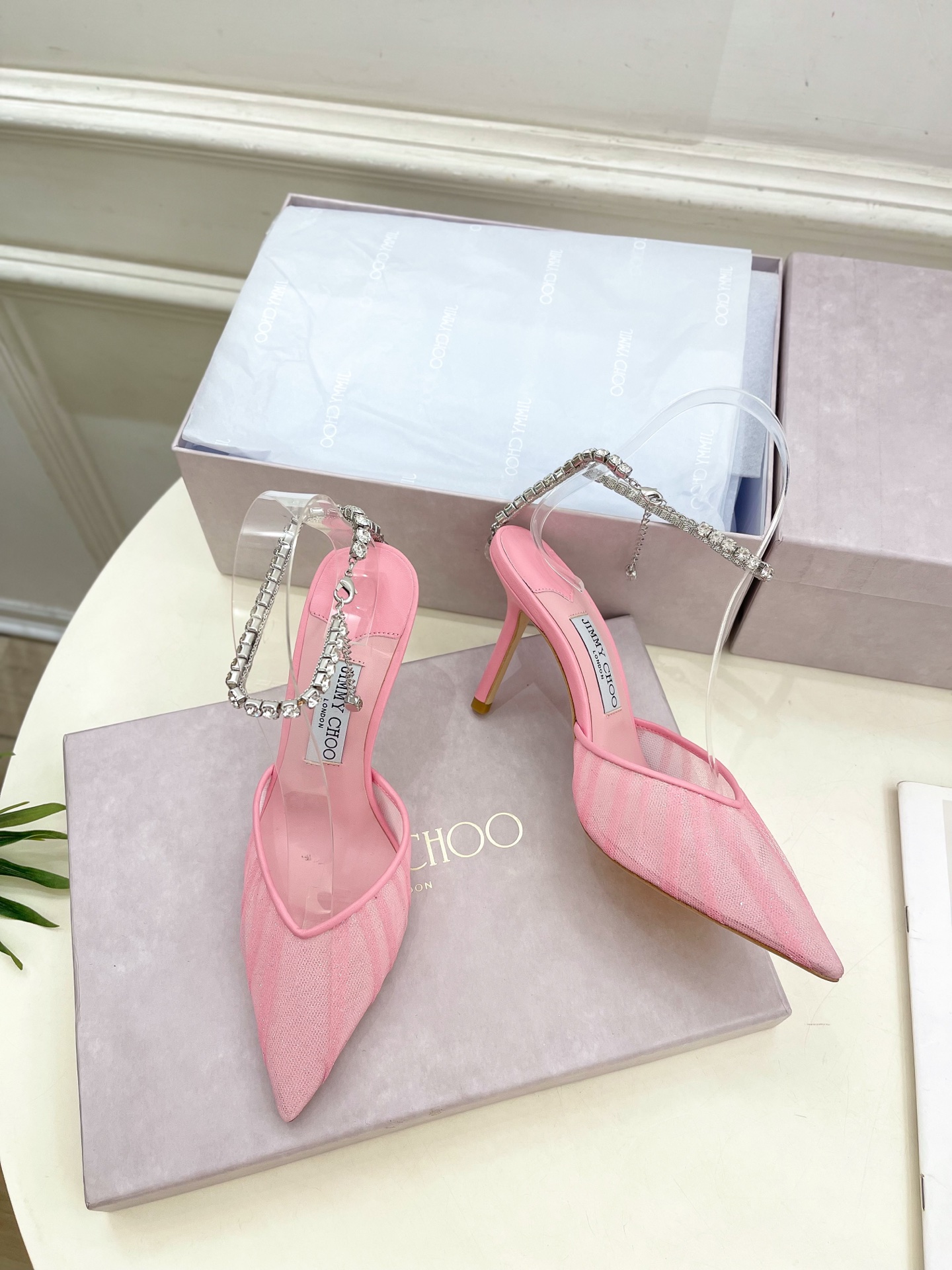 JimmyChoo✨吉米周 25ss ———
    
2025春夏新品 专柜最新JC网面水钻链条尖头高