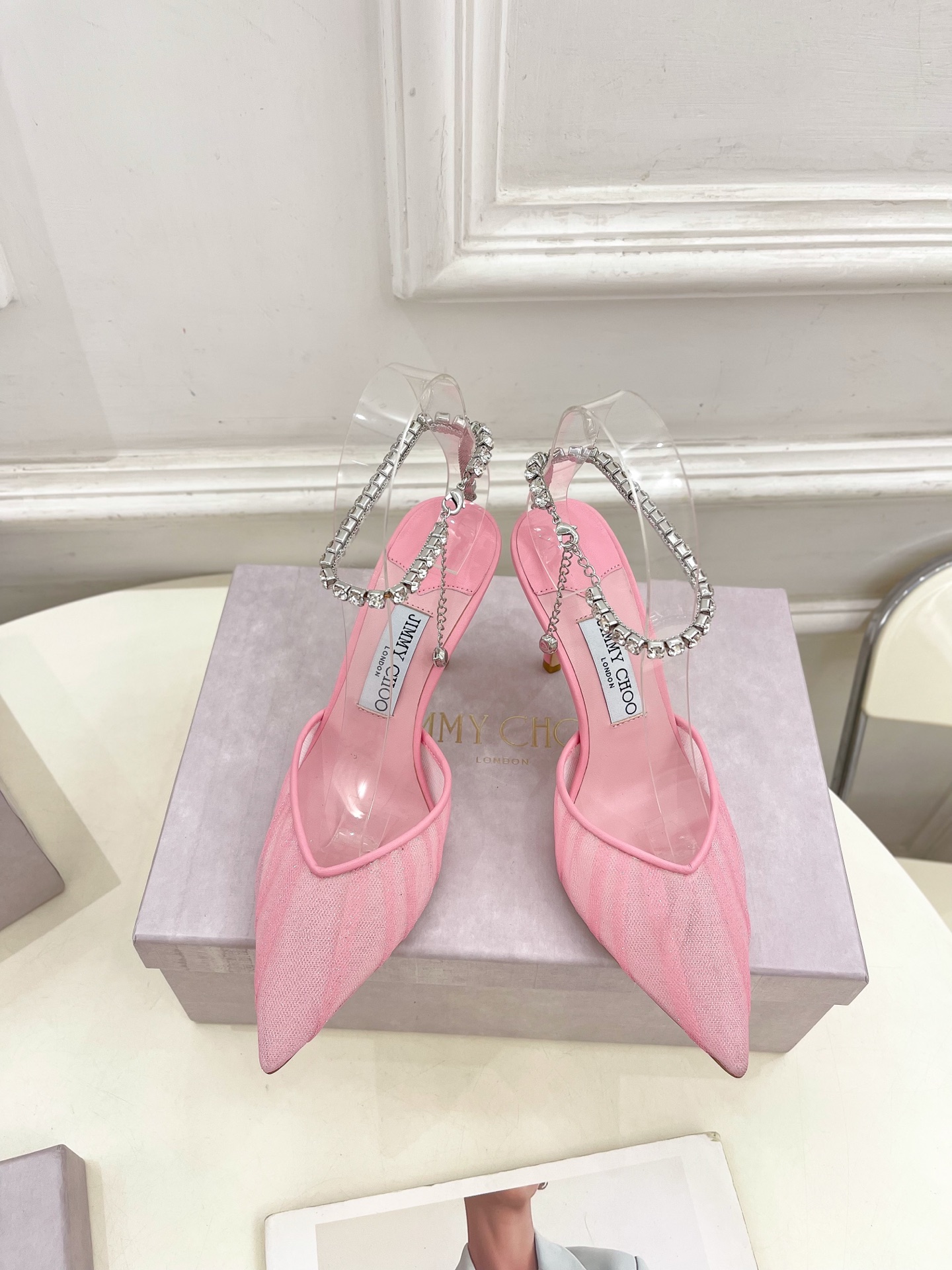 JimmyChoo✨吉米周 25ss ———
    
2025春夏新品 专柜最新JC网面水钻链条尖头高