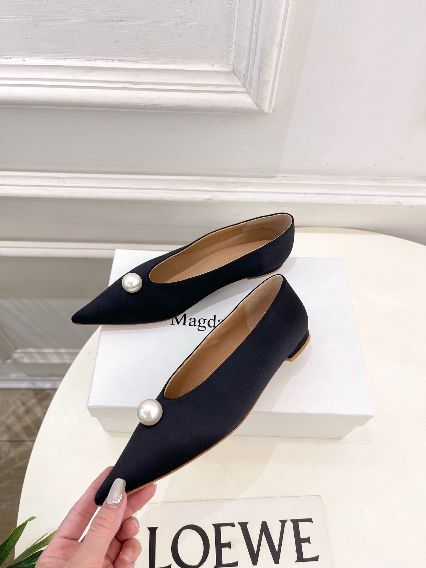 Magda Butrym 2025春夏新品 尖头珍珠缎面平底单鞋
—————————
作为这两年最受欢迎