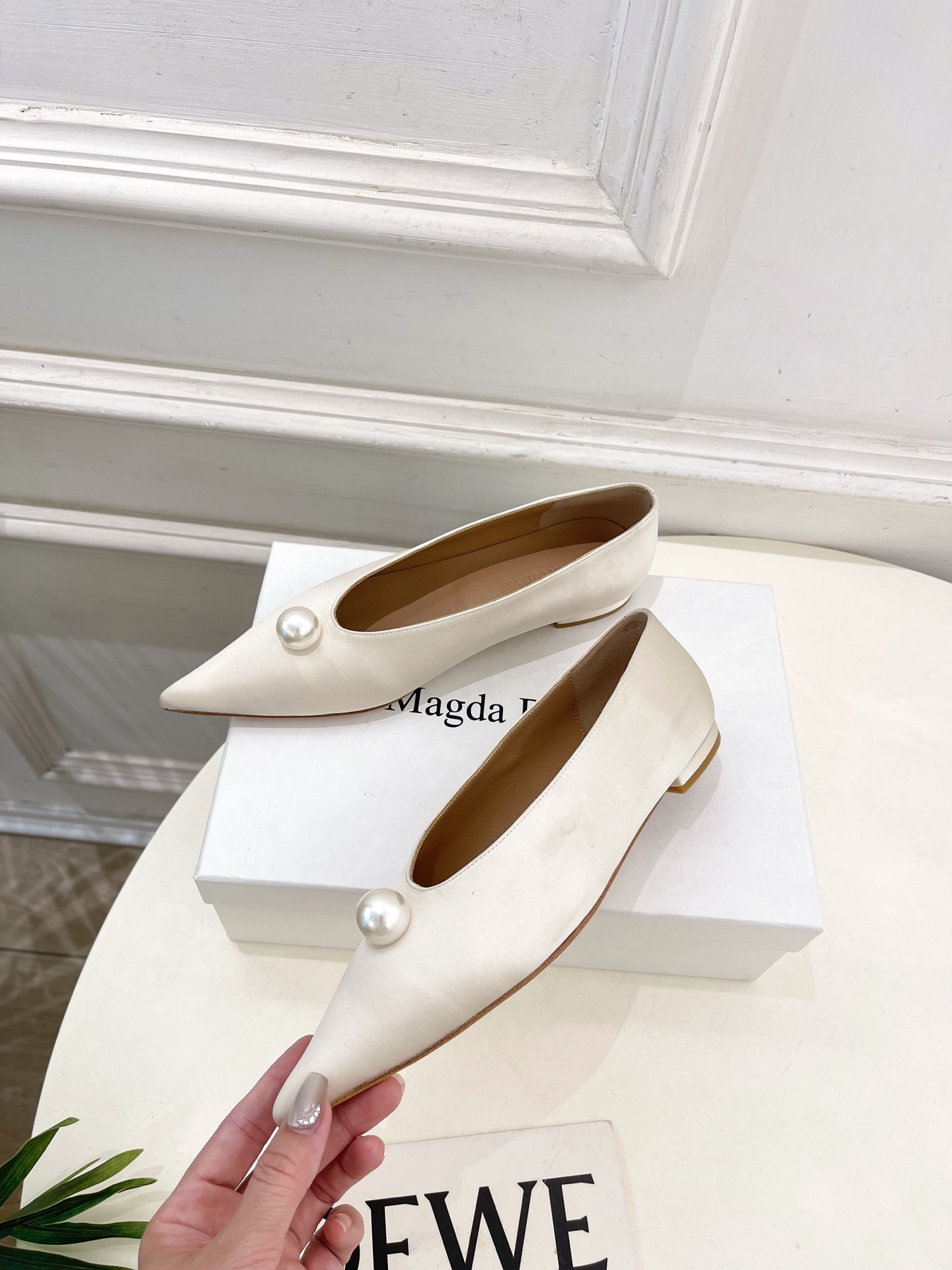 Magda Butrym 2025春夏新品 尖头珍珠缎面平底单鞋
—————————
作为这两年最受欢迎
