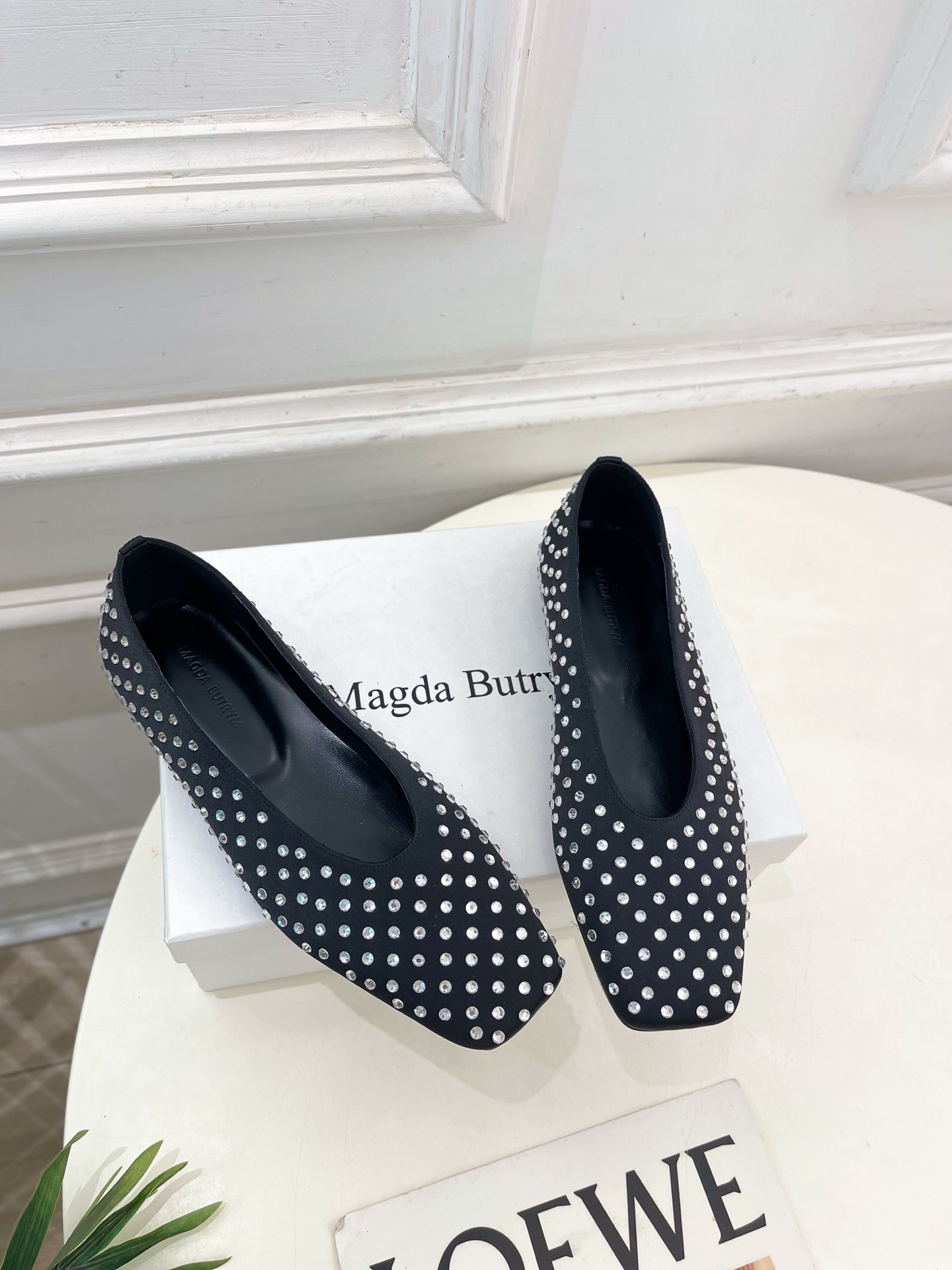 Magda Butrym 2025春夏新品 水钻方头平底单鞋
—————————
作为这两年最受欢迎的设
