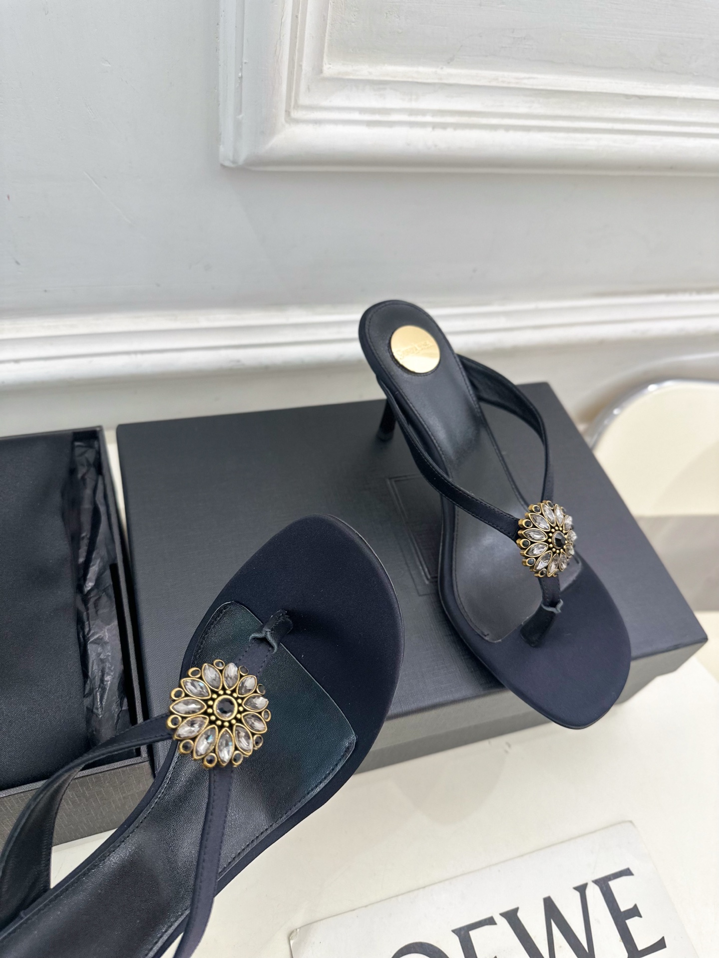 SAIN*LAURENT  圣罗兰 2025春夏新品 水钻人字夹趾高跟凉拖鞋上新☑️
—————————
