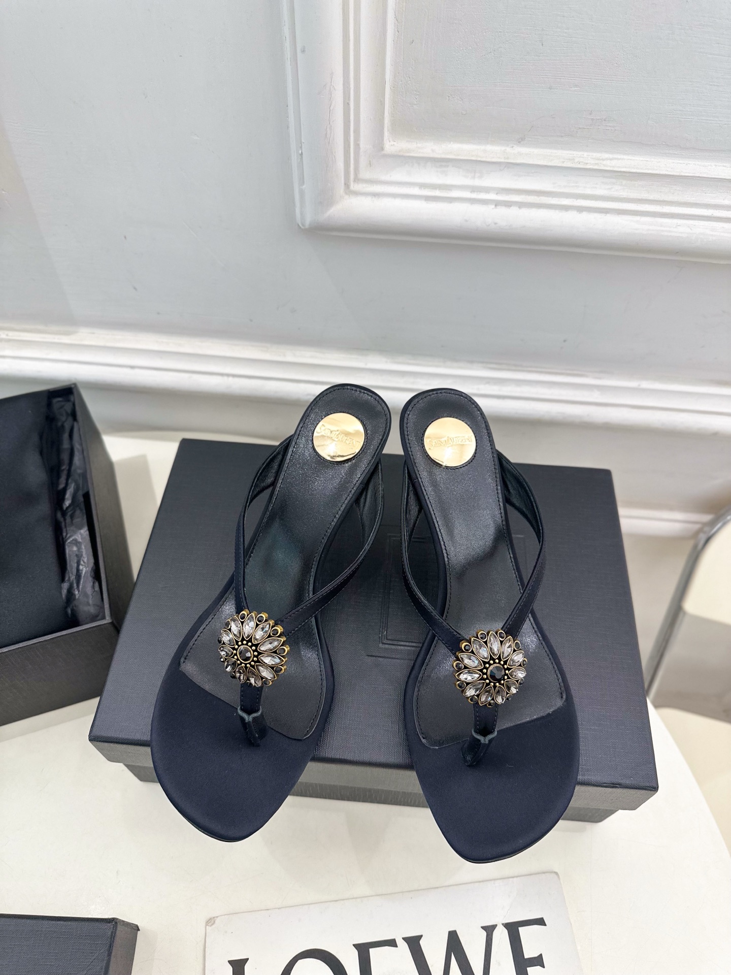 SAIN*LAURENT  圣罗兰 2025春夏新品 水钻人字夹趾高跟凉拖鞋上新☑️
—————————