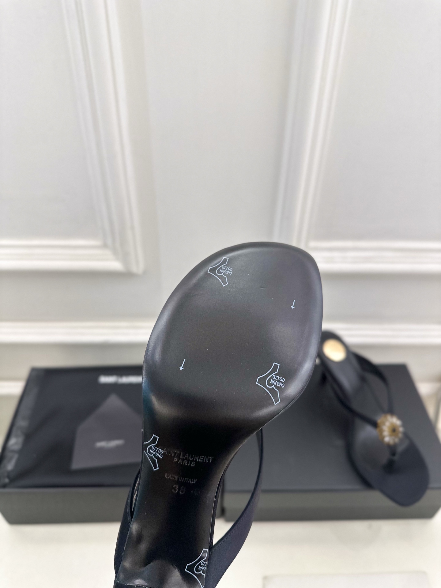 SAIN*LAURENT  圣罗兰 2025春夏新品 水钻人字夹趾高跟凉拖鞋上新☑️
—————————