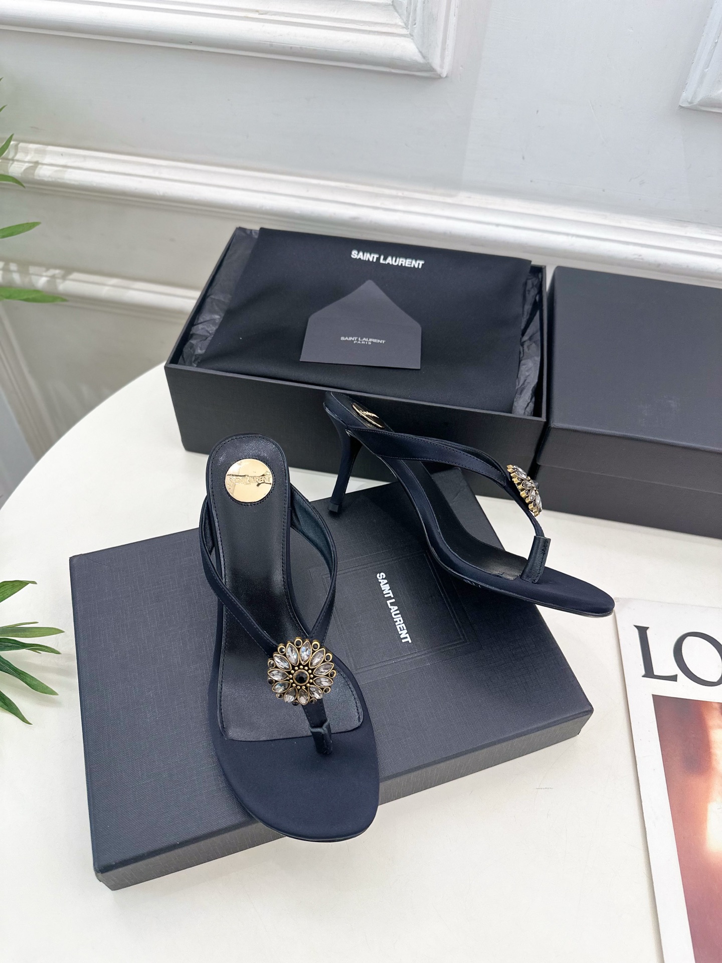 SAIN*LAURENT  圣罗兰 2025春夏新品 水钻人字夹趾高跟凉拖鞋上新☑️
—————————