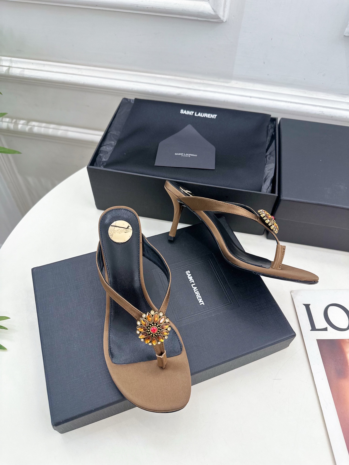 SAIN*LAURENT  圣罗兰 2025春夏新品 水钻人字夹趾高跟凉拖鞋上新☑️
—————————