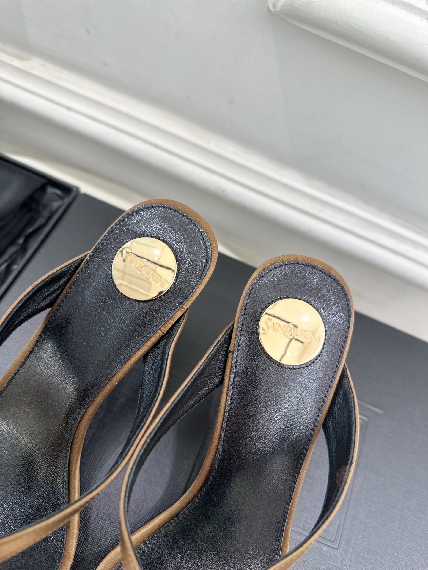 SAIN*LAURENT  圣罗兰 2025春夏新品 水钻人字夹趾高跟凉拖鞋上新☑️
—————————