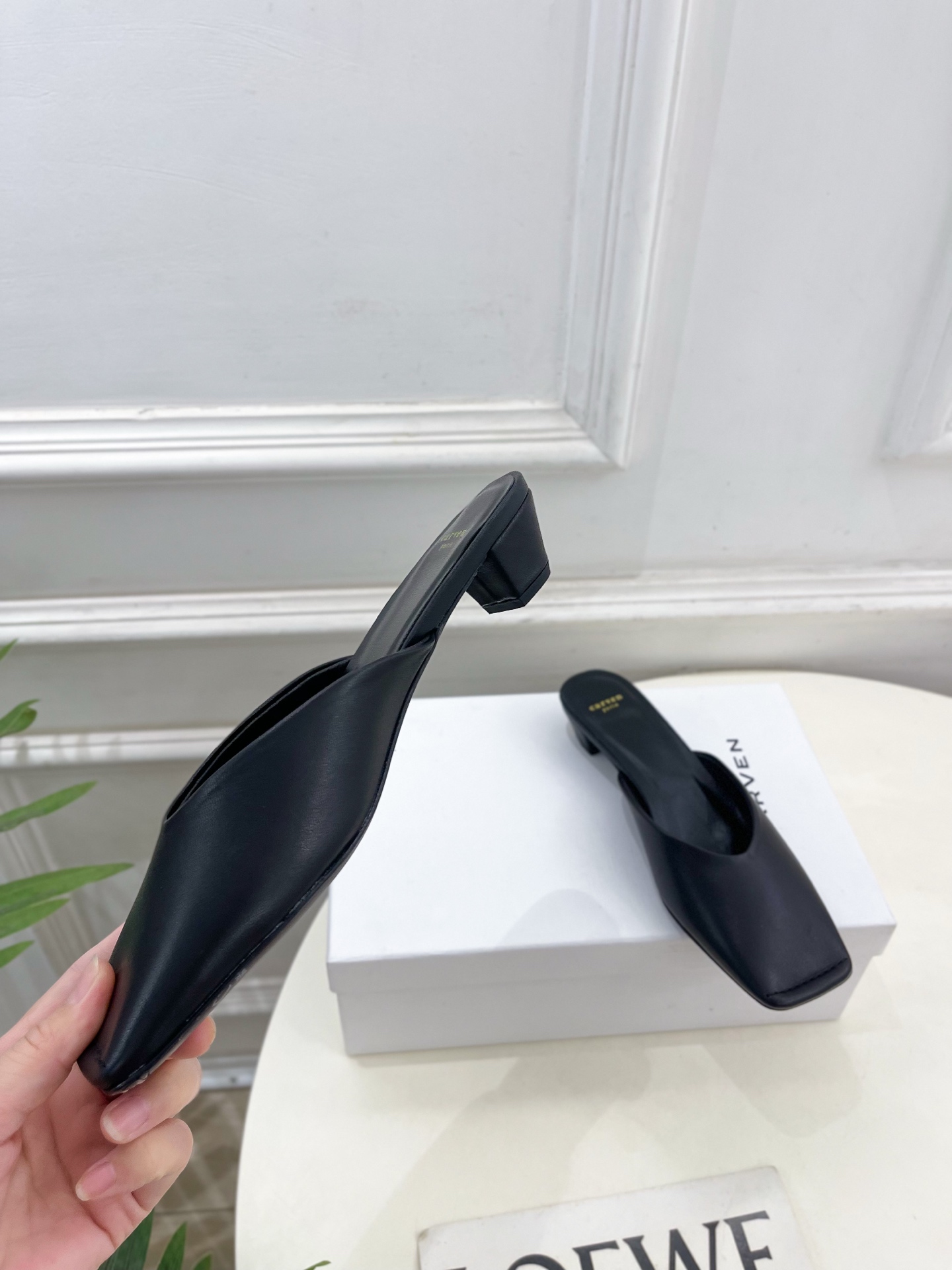 CARVEN 2025春夏新品 方头穆勒半拖鞋
—————————
作为这两年最受欢迎的设计师牌，设计简