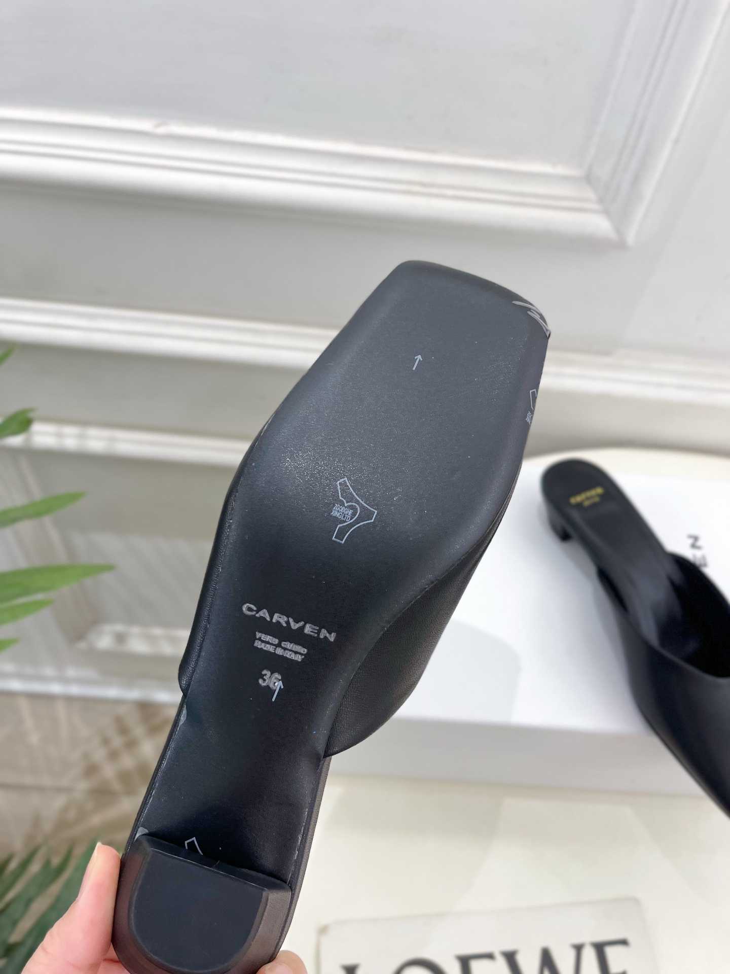 CARVEN 2025春夏新品 方头穆勒半拖鞋
—————————
作为这两年最受欢迎的设计师牌，设计简