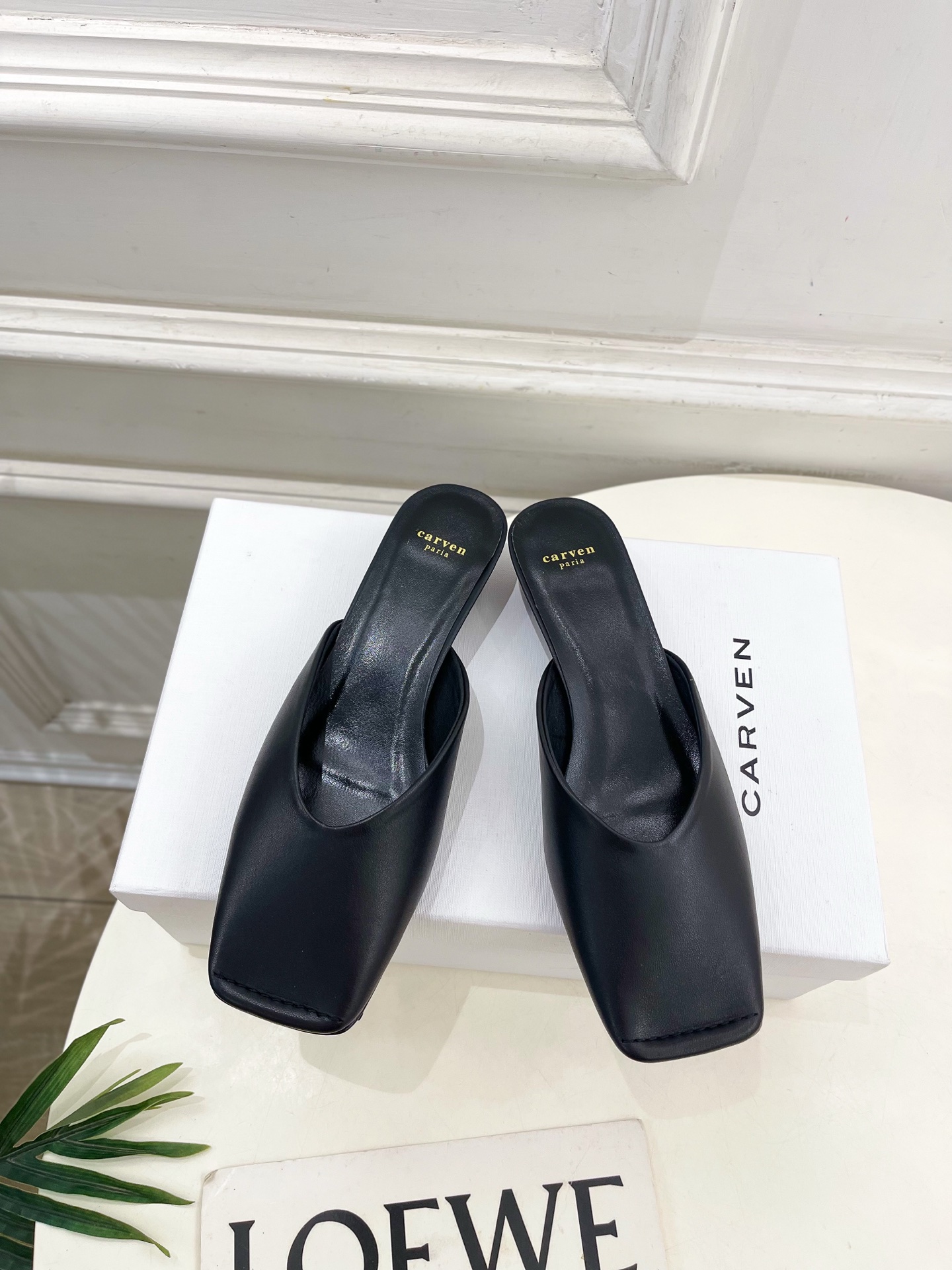 CARVEN 2025春夏新品 方头穆勒半拖鞋
—————————
作为这两年最受欢迎的设计师牌，设计简