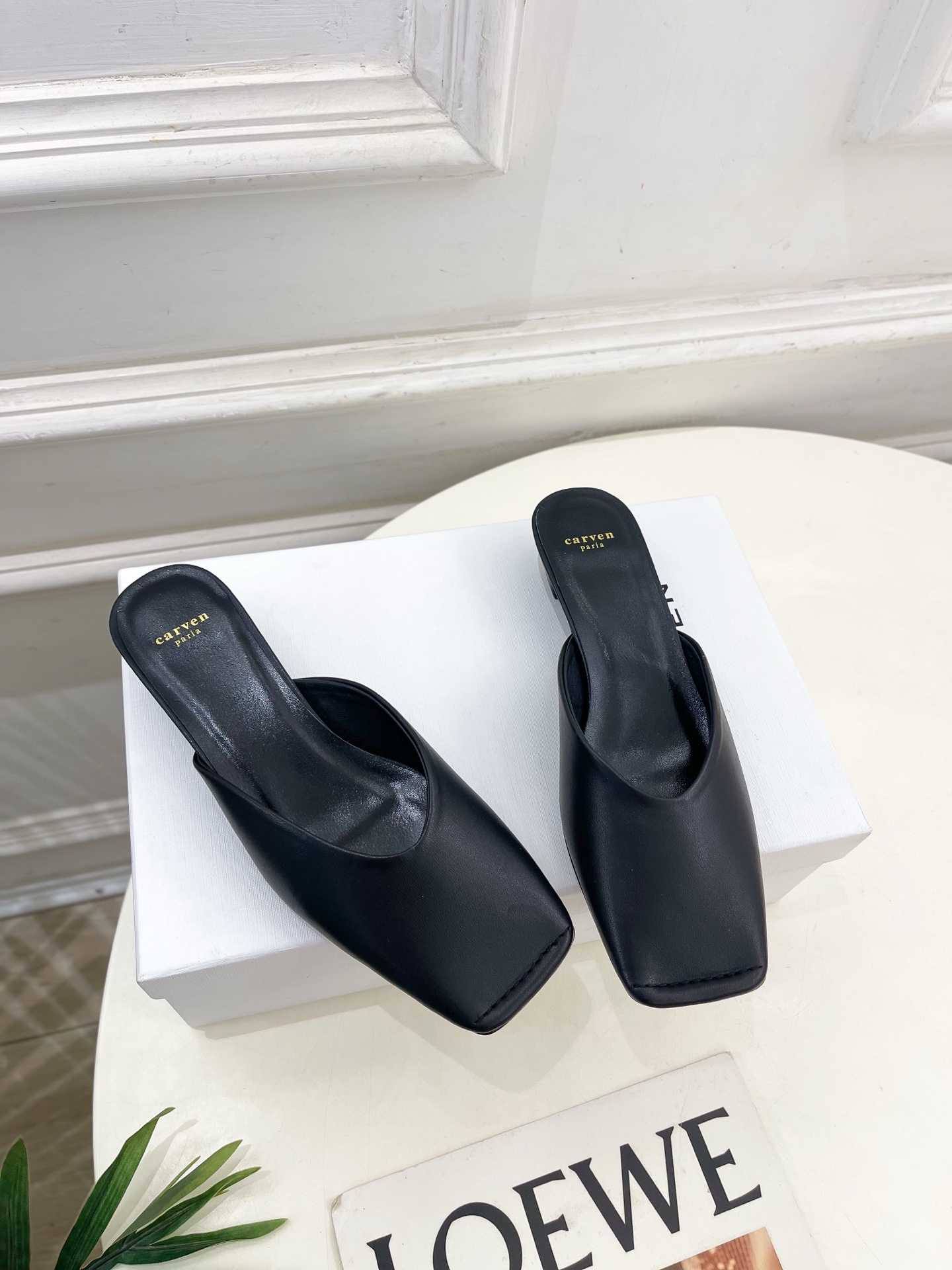 CARVEN 2025春夏新品 方头穆勒半拖鞋
—————————
作为这两年最受欢迎的设计师牌，设计简