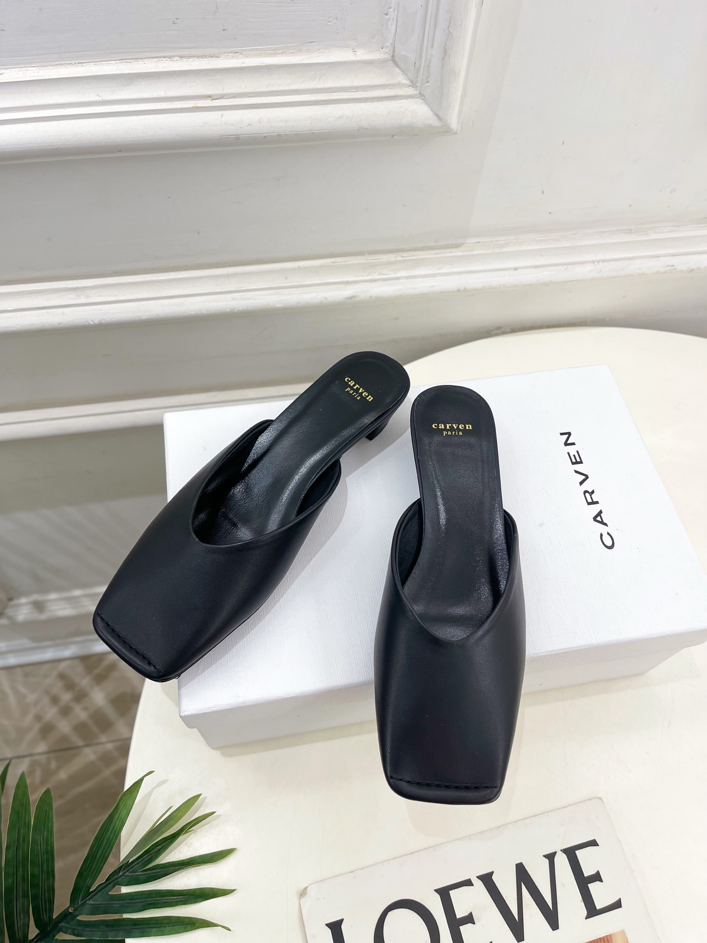 CARVEN 2025春夏新品 方头穆勒半拖鞋
—————————
作为这两年最受欢迎的设计师牌，设计简