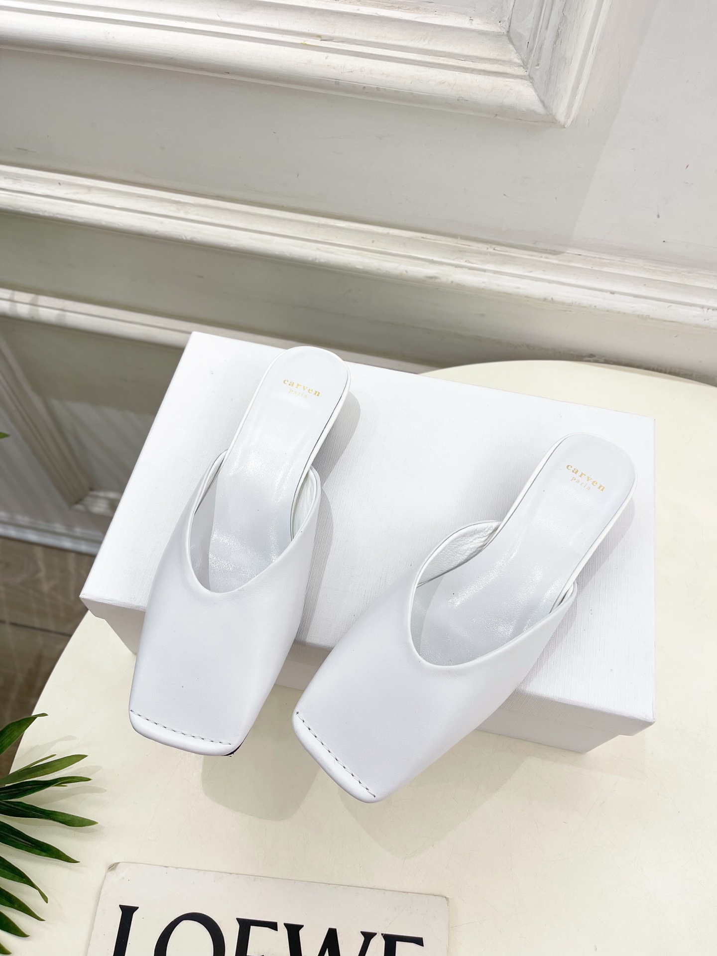 CARVEN 2025春夏新品 方头穆勒半拖鞋
—————————
作为这两年最受欢迎的设计师牌，设计简