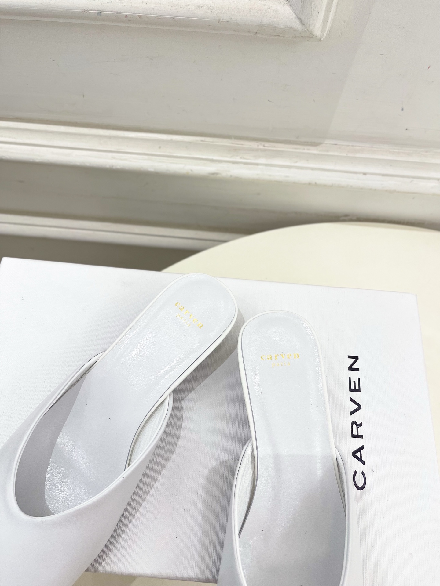 CARVEN 2025春夏新品 方头穆勒半拖鞋
—————————
作为这两年最受欢迎的设计师牌，设计简