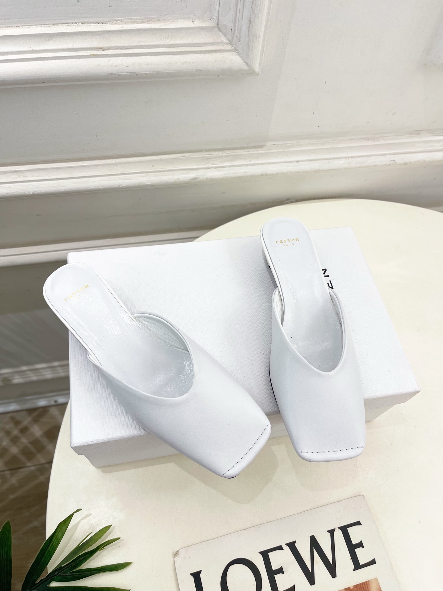 CARVEN 2025春夏新品 方头穆勒半拖鞋
—————————
作为这两年最受欢迎的设计师牌，设计简