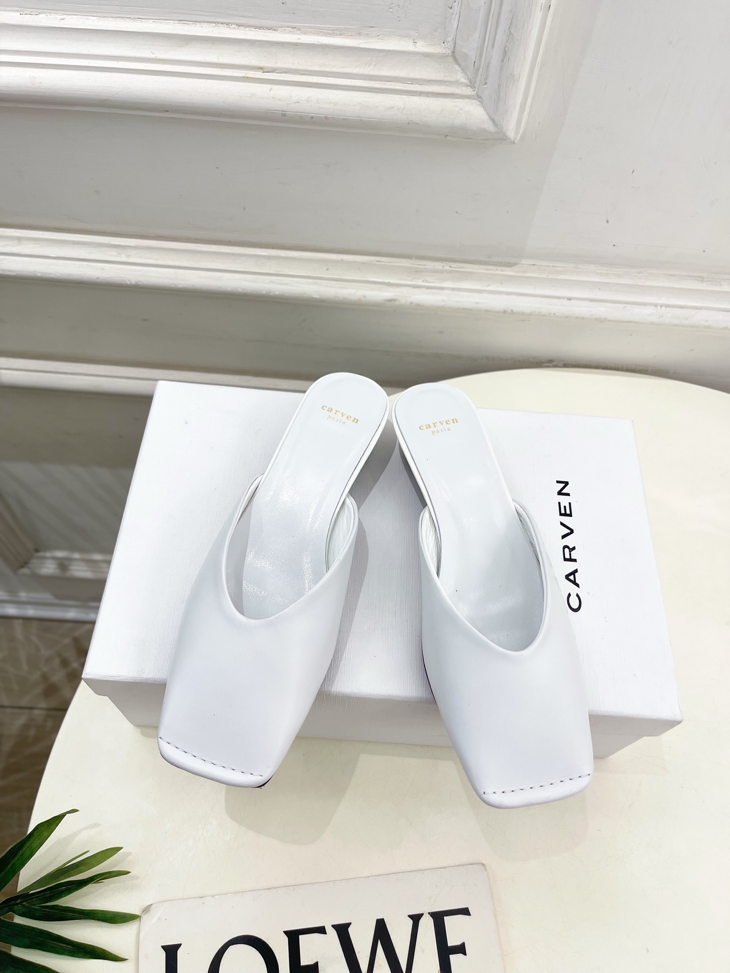 CARVEN 2025春夏新品 方头穆勒半拖鞋
—————————
作为这两年最受欢迎的设计师牌，设计简