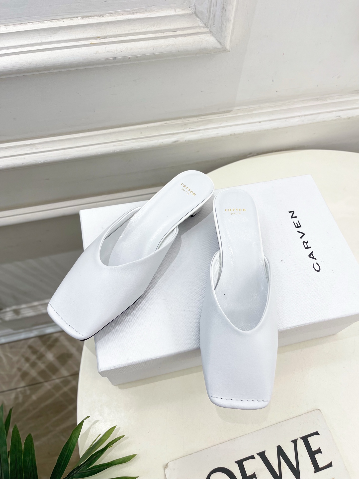 CARVEN 2025春夏新品 方头穆勒半拖鞋
—————————
作为这两年最受欢迎的设计师牌，设计简