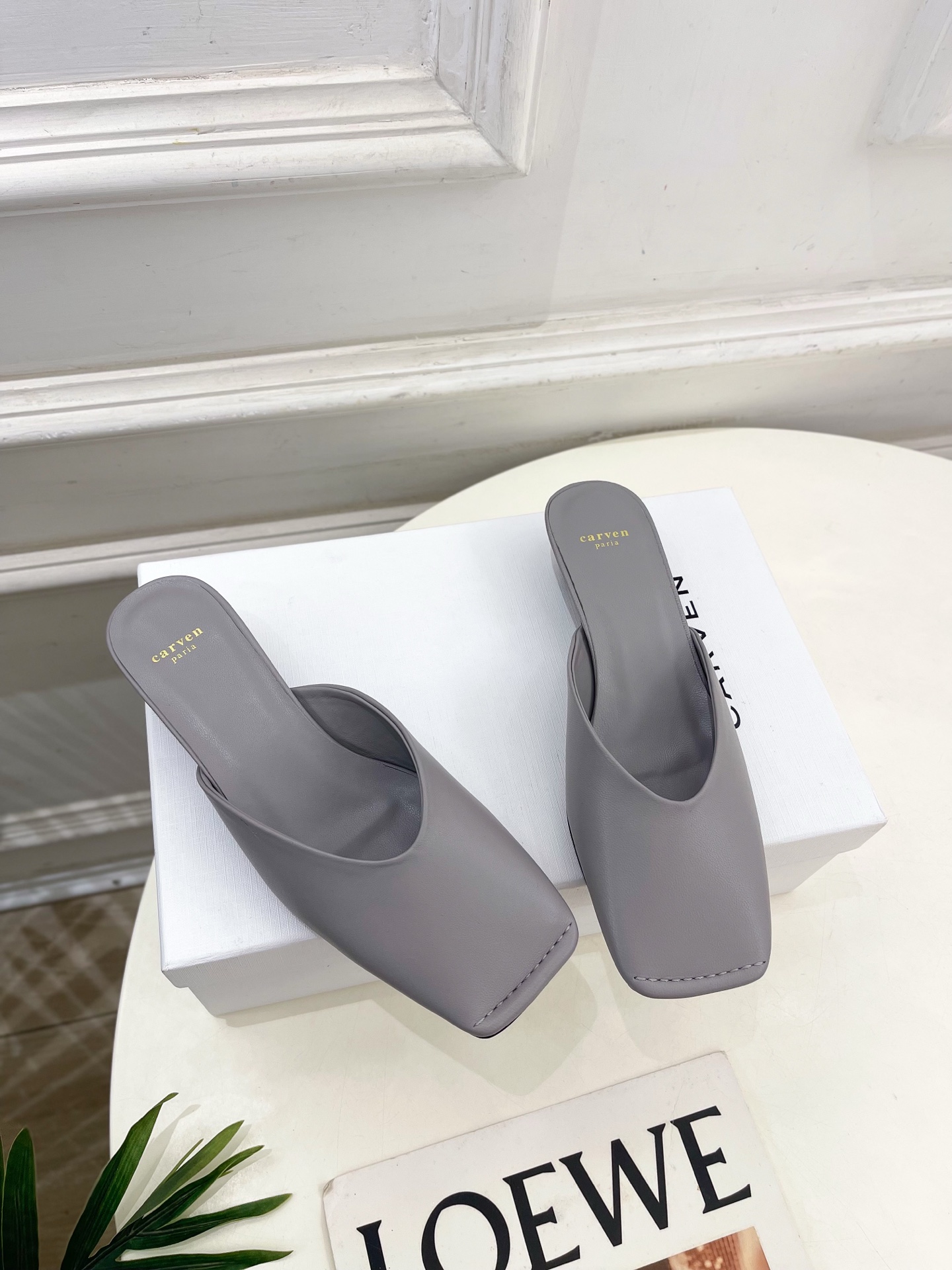 CARVEN 2025春夏新品 方头穆勒半拖鞋
—————————
作为这两年最受欢迎的设计师牌，设计简