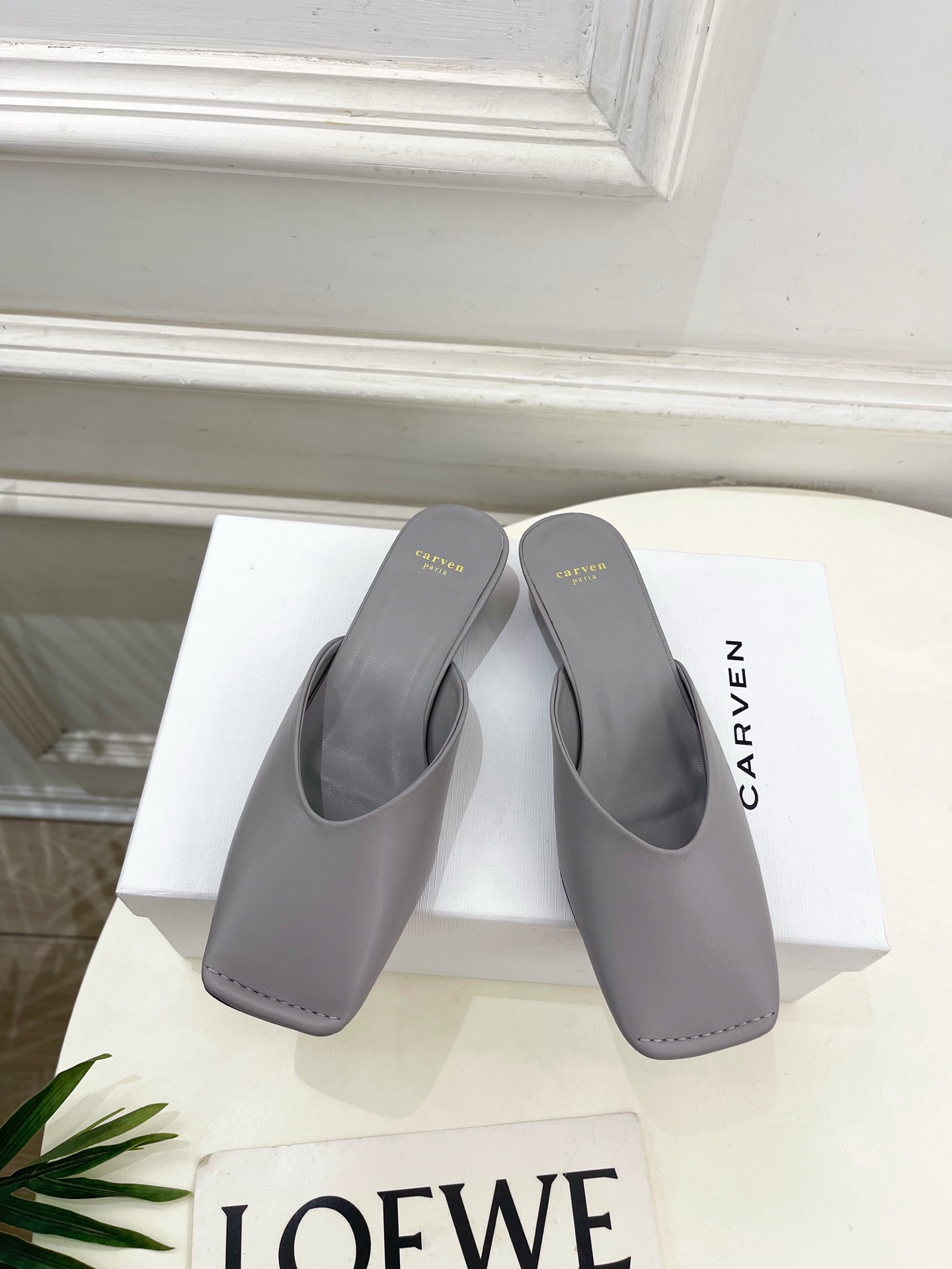 CARVEN 2025春夏新品 方头穆勒半拖鞋
—————————
作为这两年最受欢迎的设计师牌，设计简