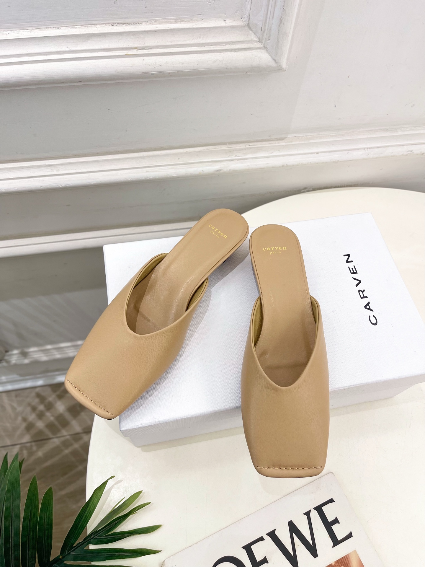 CARVEN 2025春夏新品 方头穆勒半拖鞋
—————————
作为这两年最受欢迎的设计师牌，设计简
